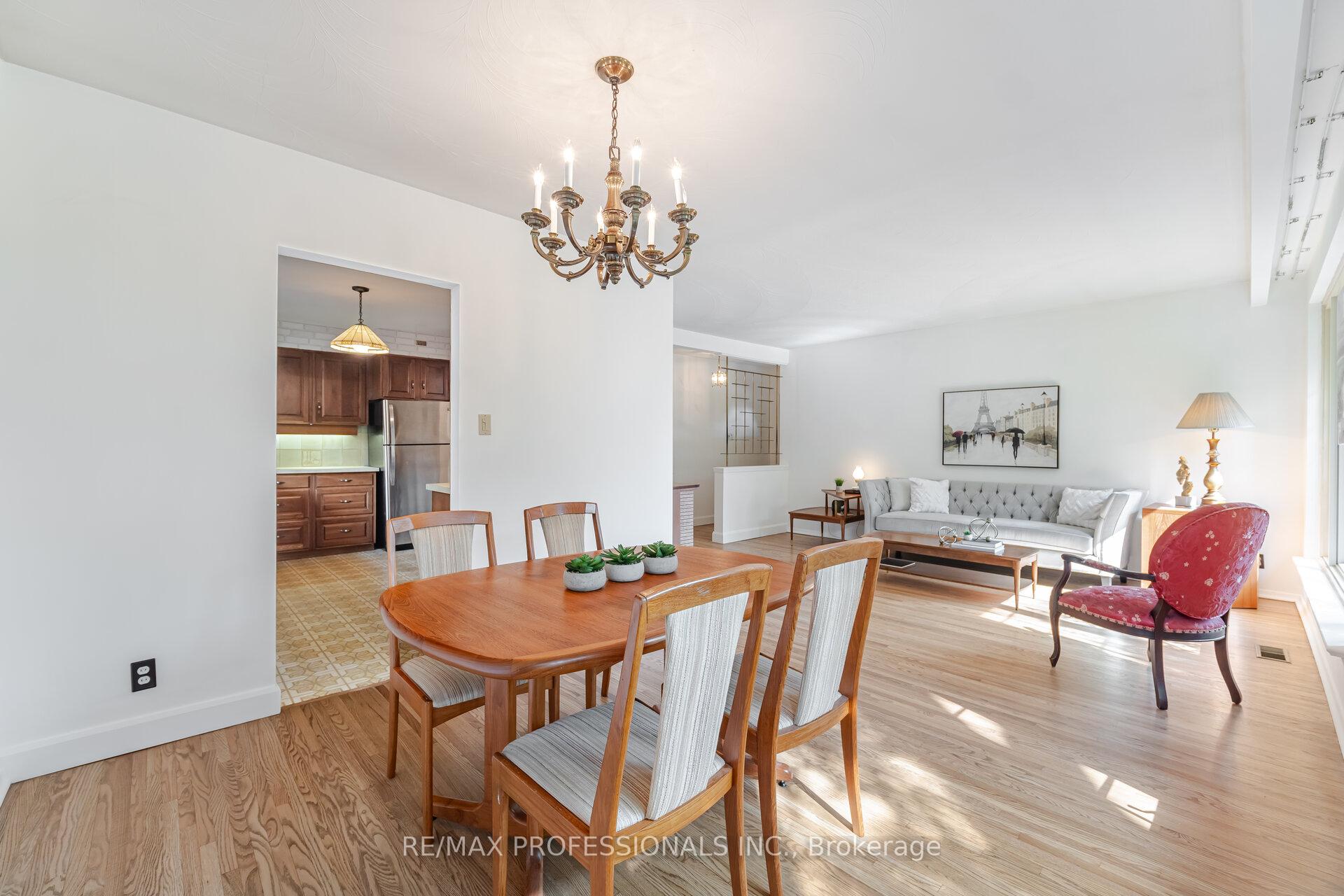 Photo 4 of 6 Tapley Drive, Etobicoke, Willowridge-Martingrove-Richview — HOMEH