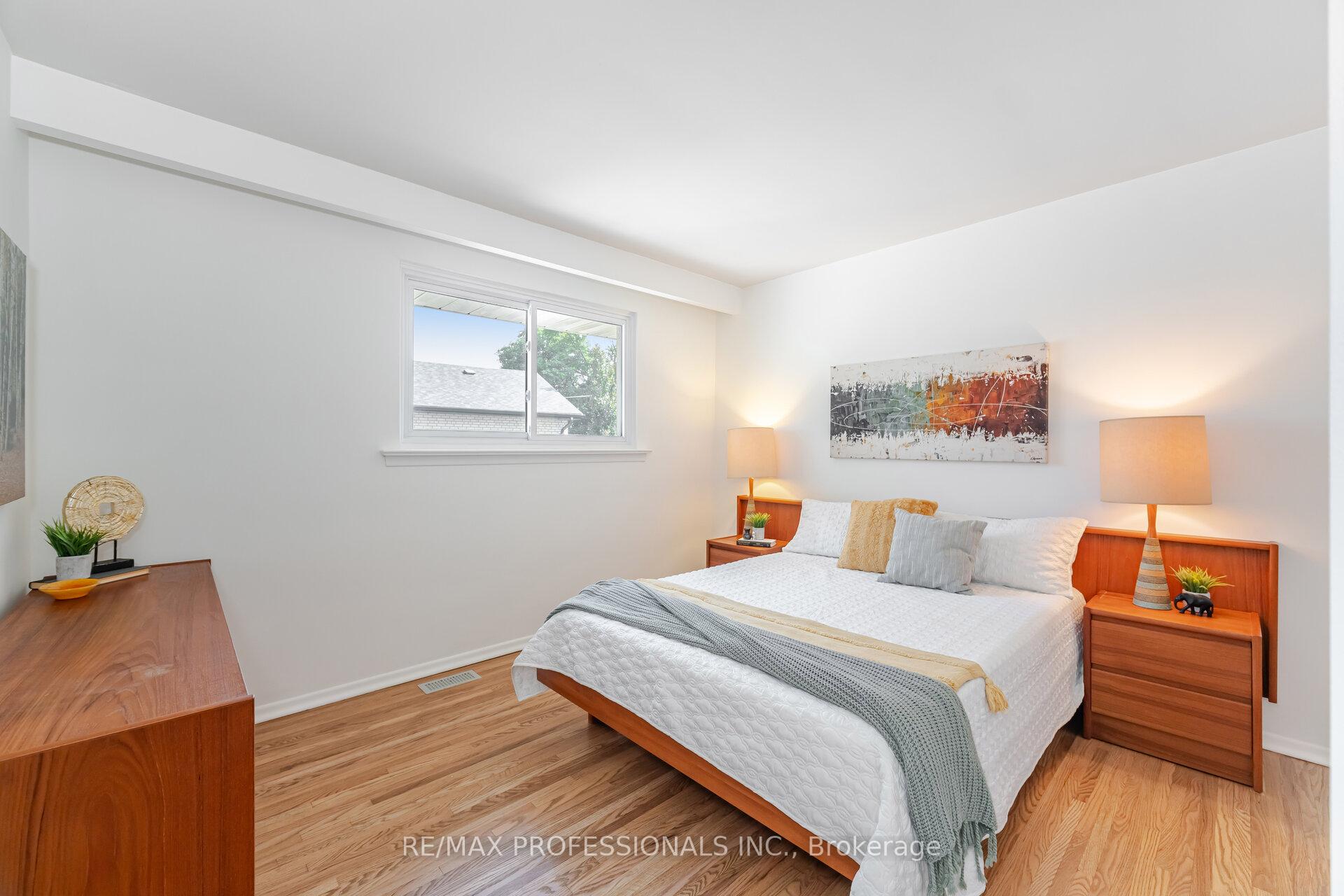 Photo 24 of 6 Tapley Drive, Etobicoke, Willowridge-Martingrove-Richview — HOMEH