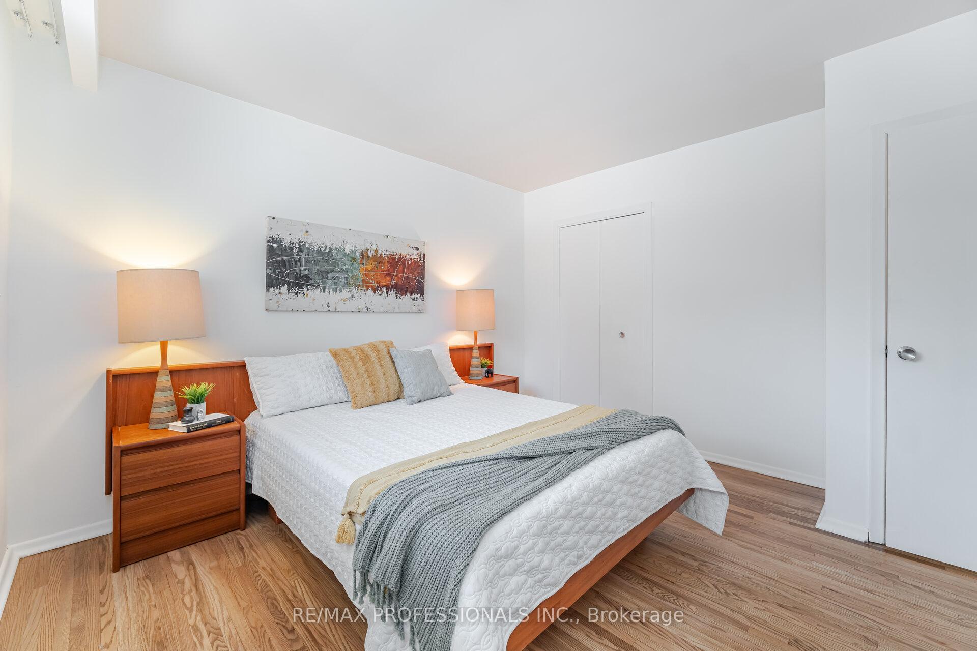 Photo 18 of 6 Tapley Drive, Etobicoke, Willowridge-Martingrove-Richview — HOMEH