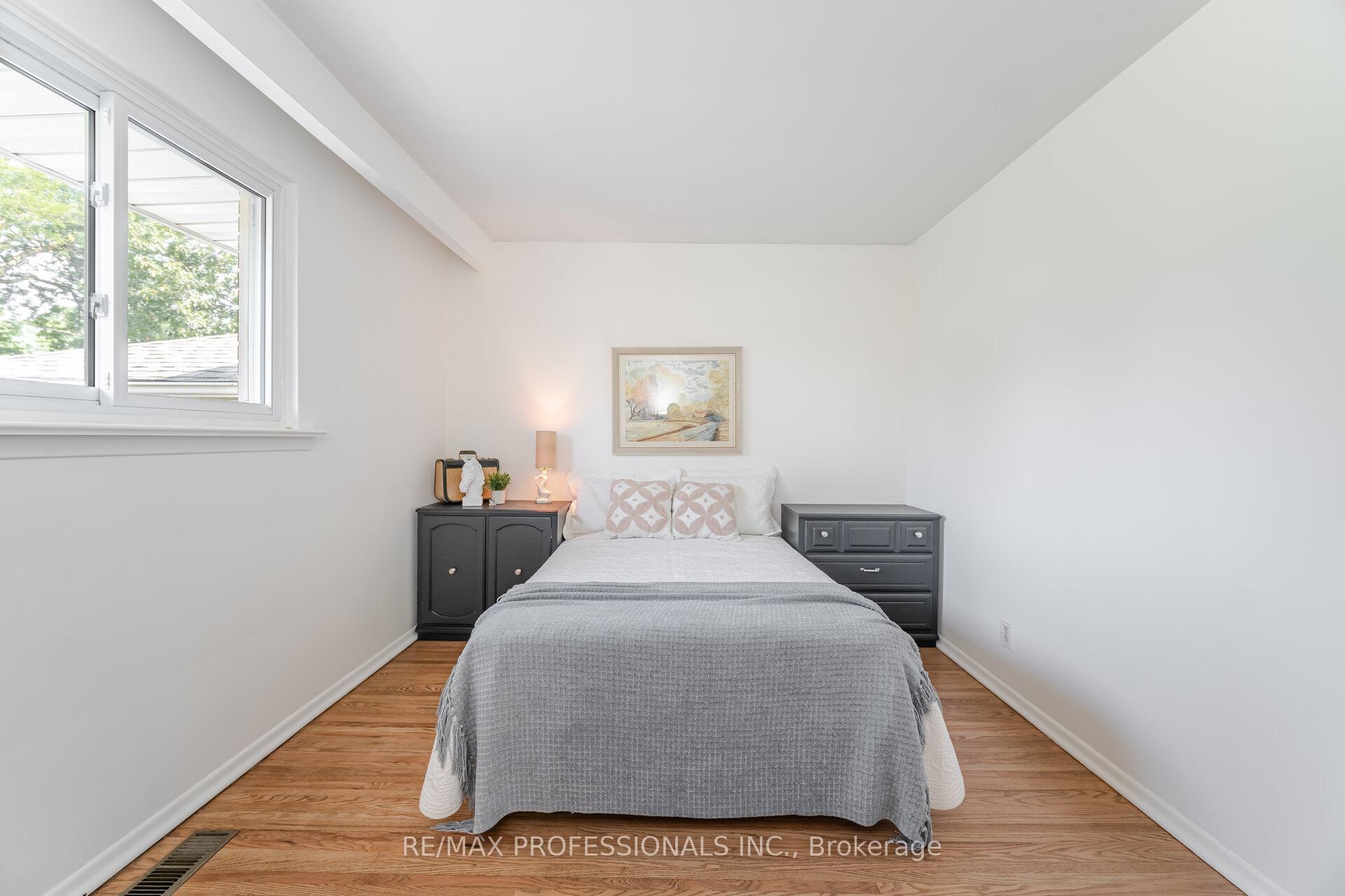 Photo 25 of 6 Tapley Drive, Etobicoke, Willowridge-Martingrove-Richview — HOMEH