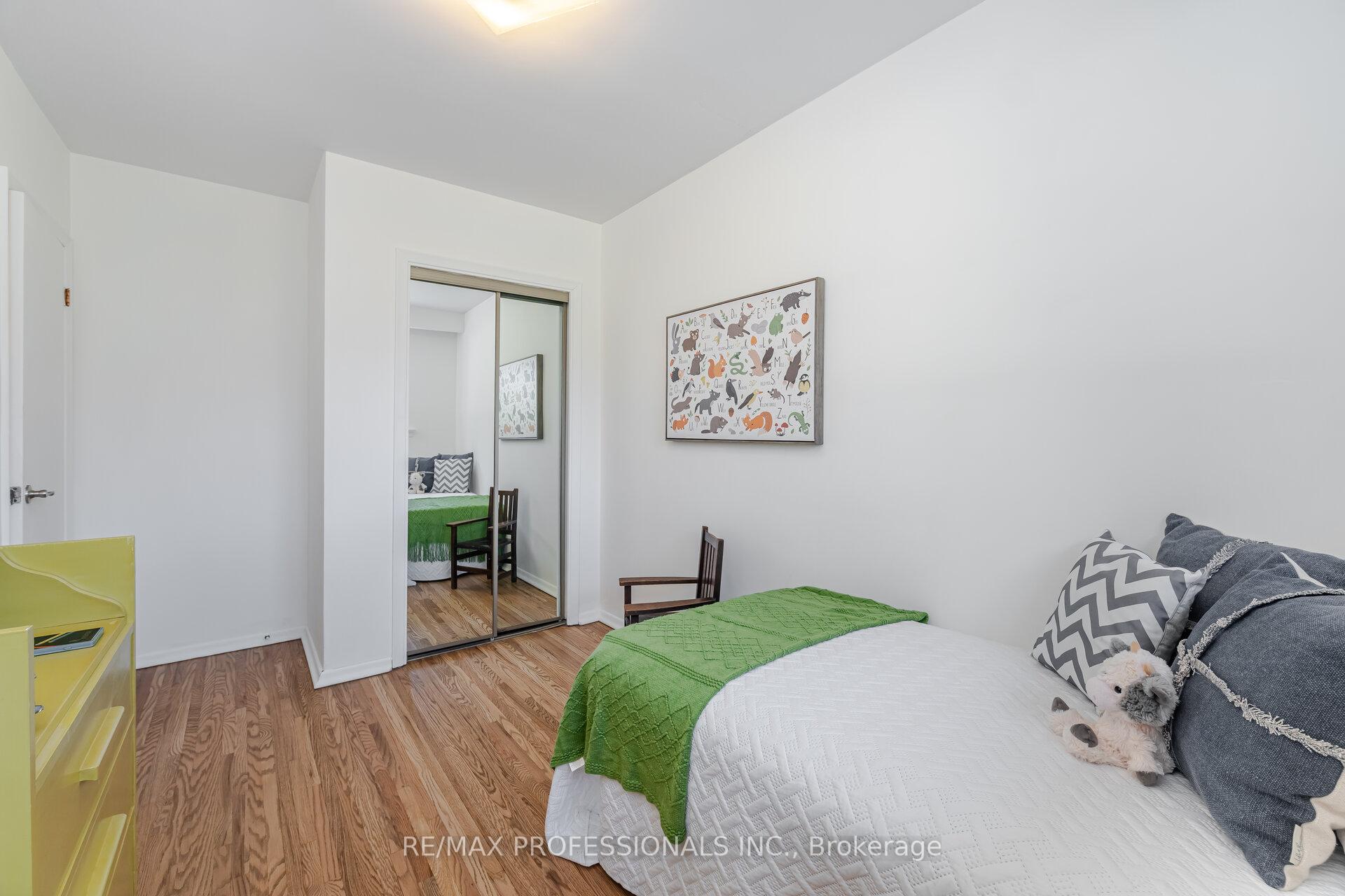 Photo 8 of 6 Tapley Drive, Etobicoke, Willowridge-Martingrove-Richview — HOMEH