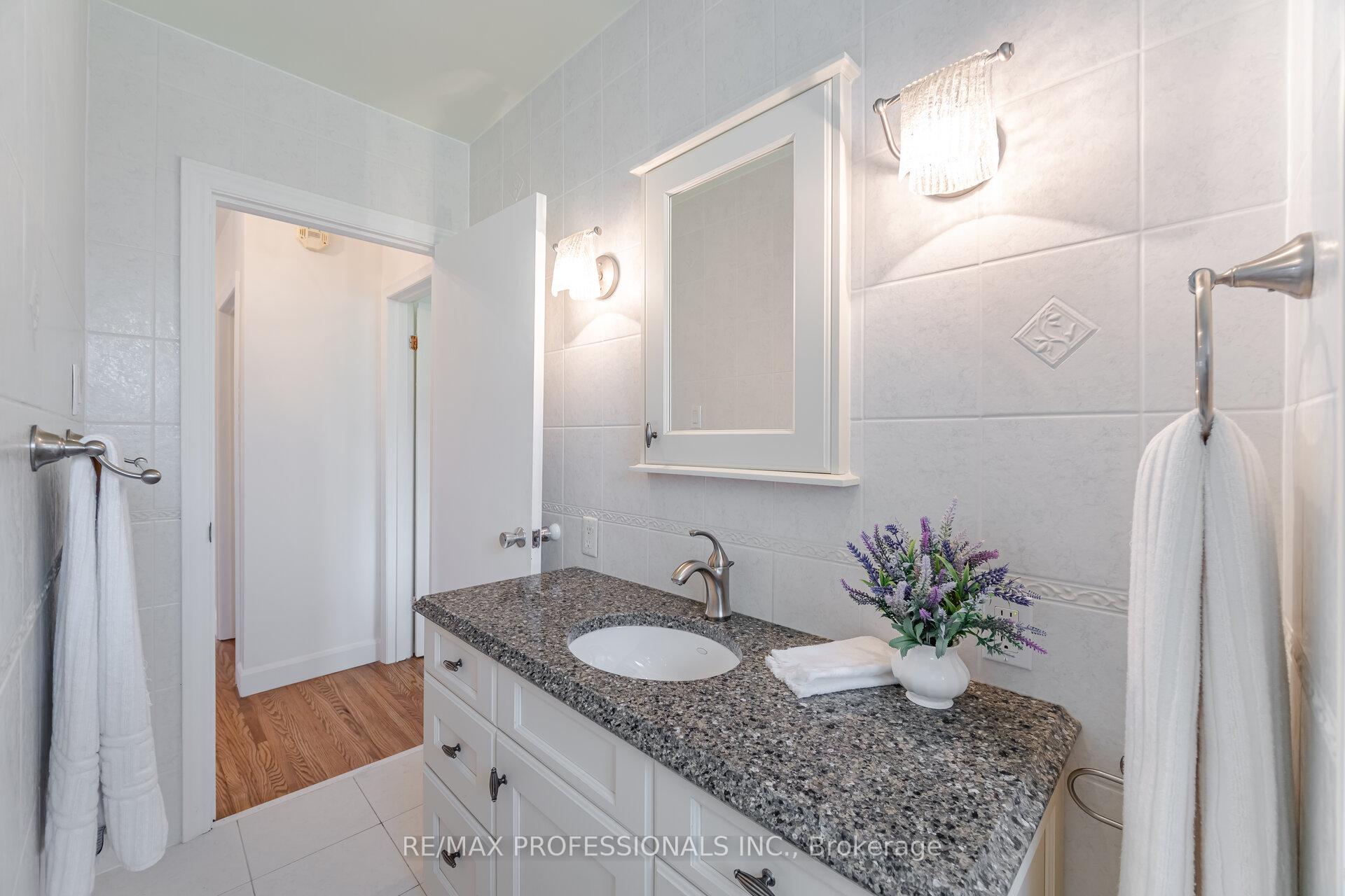 Photo 14 of 6 Tapley Drive, Etobicoke, Willowridge-Martingrove-Richview — HOMEH
