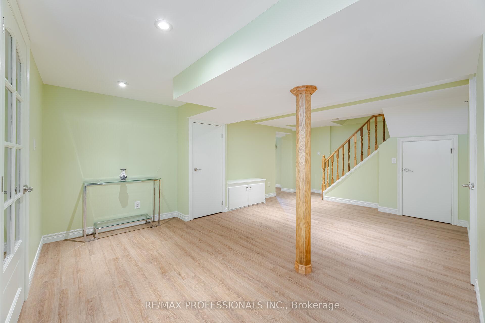 Photo 31 of 6 Tapley Drive, Etobicoke, Willowridge-Martingrove-Richview — HOMEH