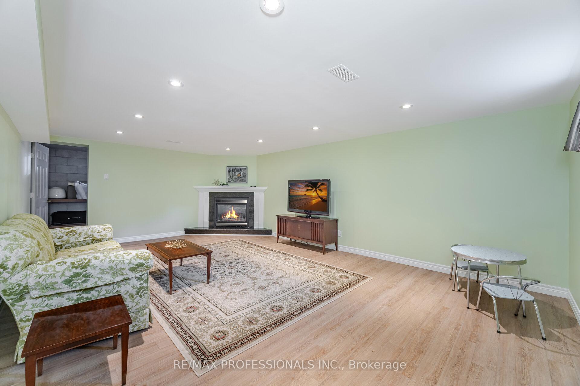Photo 21 of 6 Tapley Drive, Etobicoke, Willowridge-Martingrove-Richview — HOMEH