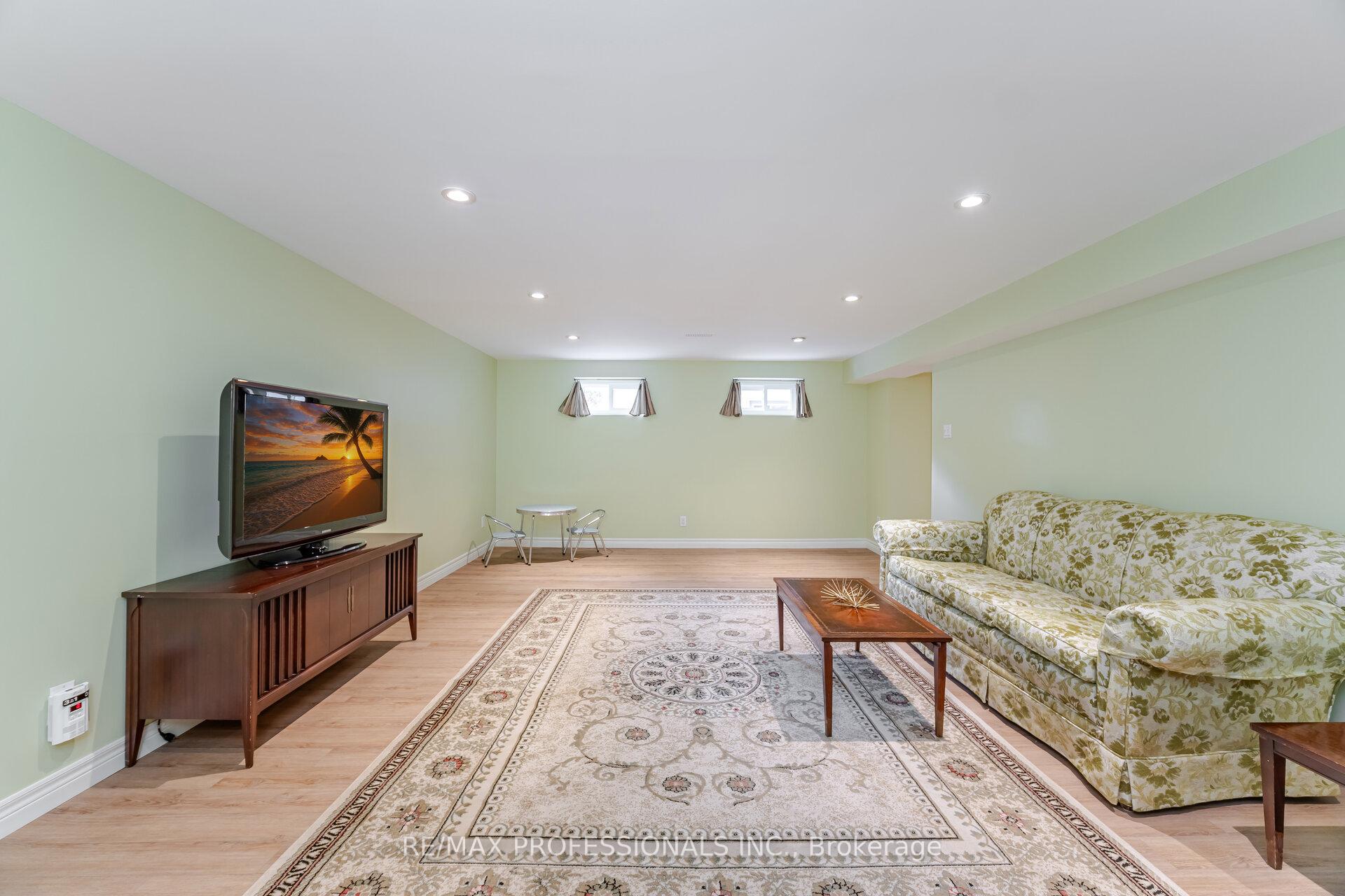 Photo 34 of 6 Tapley Drive, Etobicoke, Willowridge-Martingrove-Richview — HOMEH