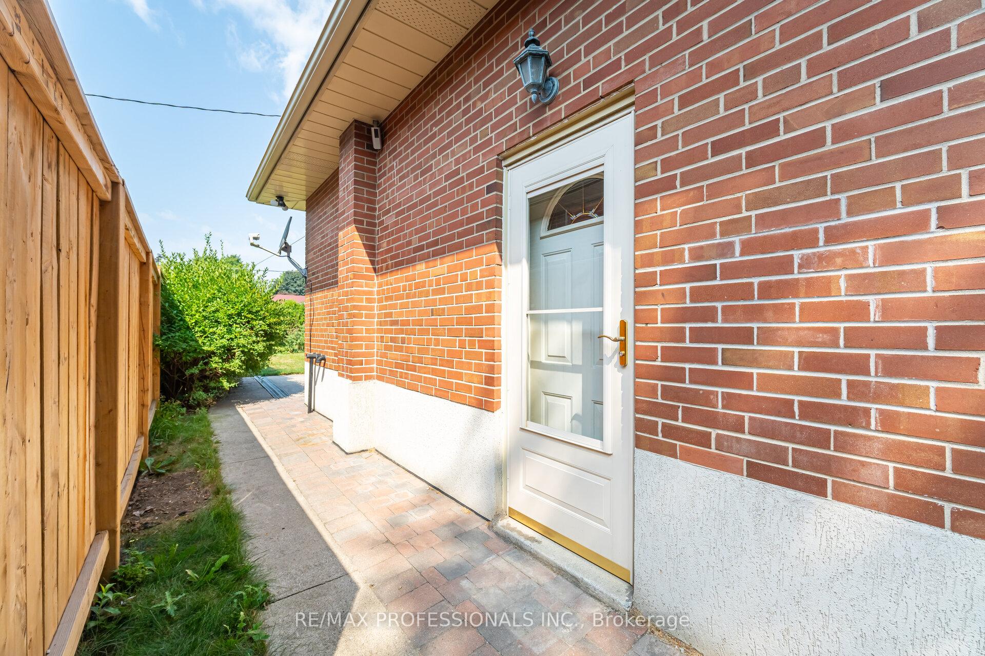 Photo 39 of 6 Tapley Drive, Etobicoke, Willowridge-Martingrove-Richview — HOMEH