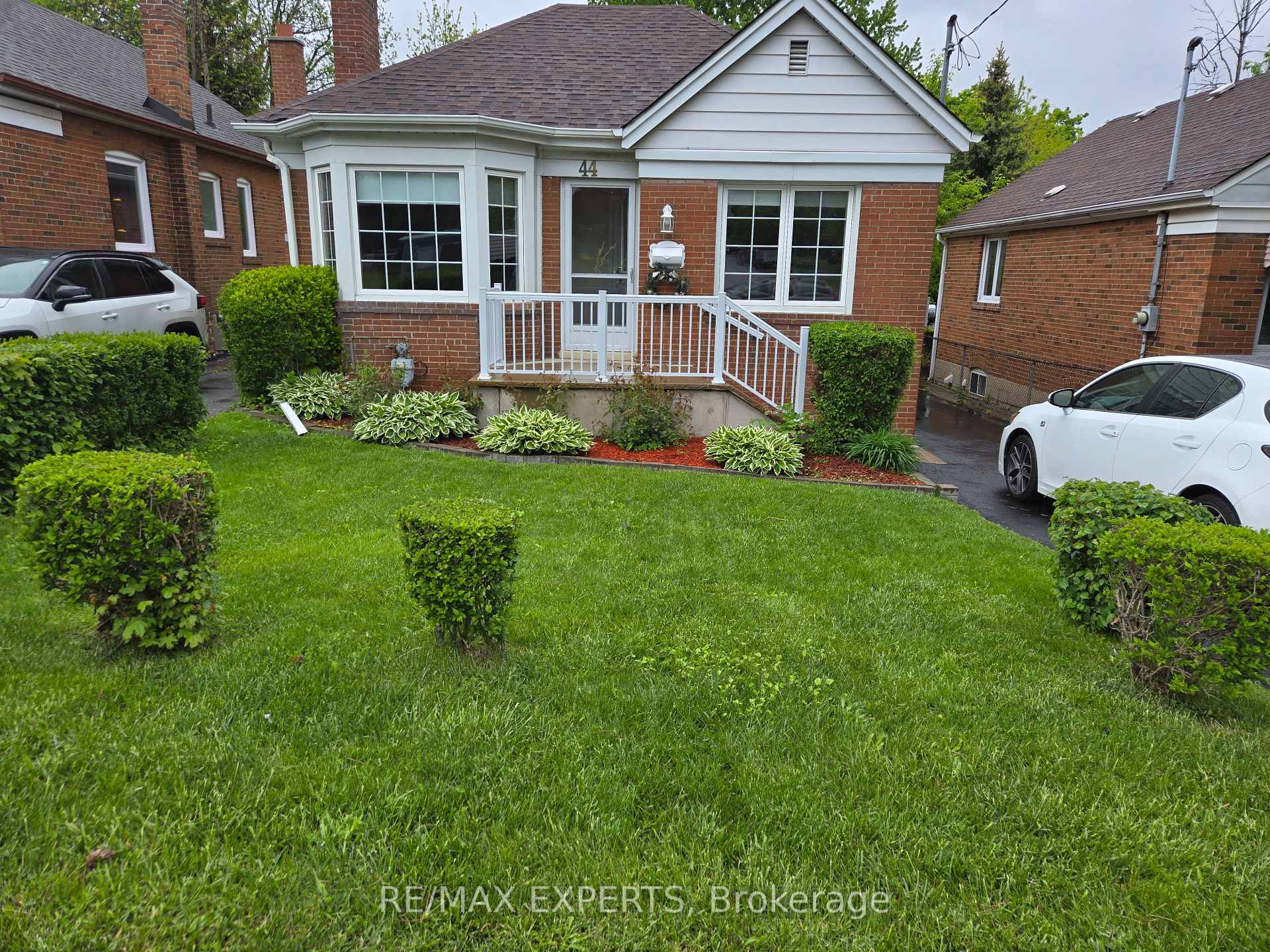 Photo 3 of 44 Dixon Road, Etobicoke, Humber Heights — HOMEH