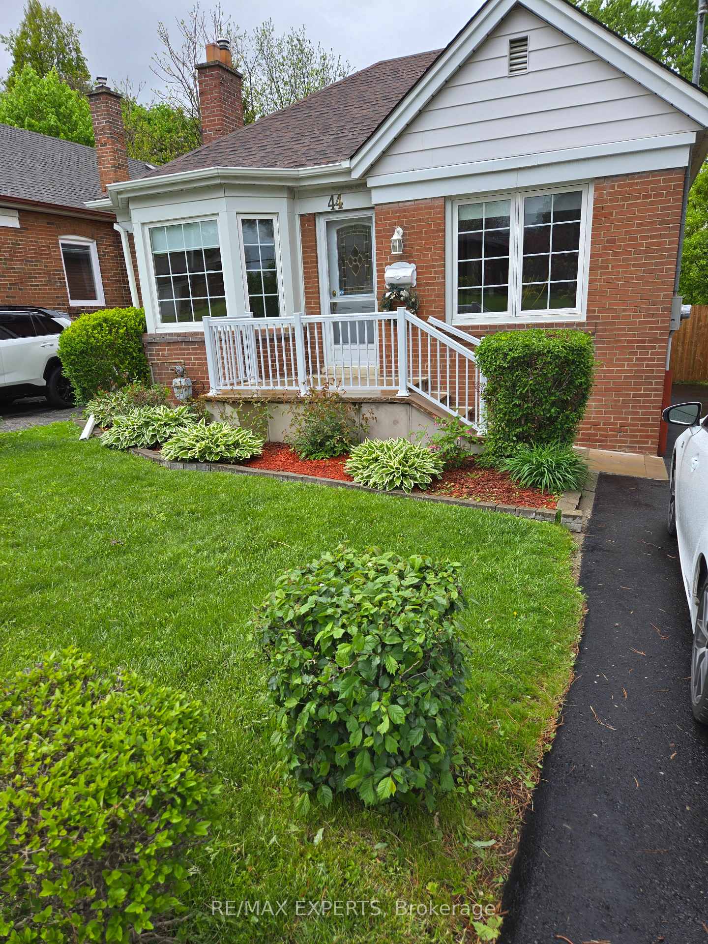 Photo 18 of 44 Dixon Road, Etobicoke, Humber Heights — HOMEH