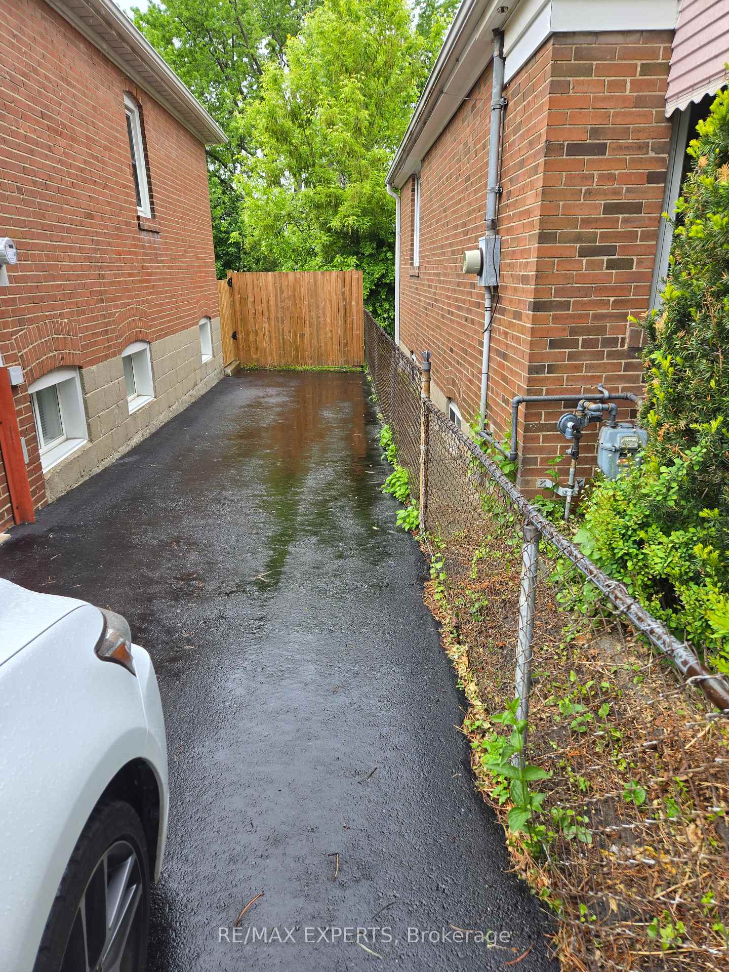 Photo 39 of 44 Dixon Road, Etobicoke, Humber Heights — HOMEH