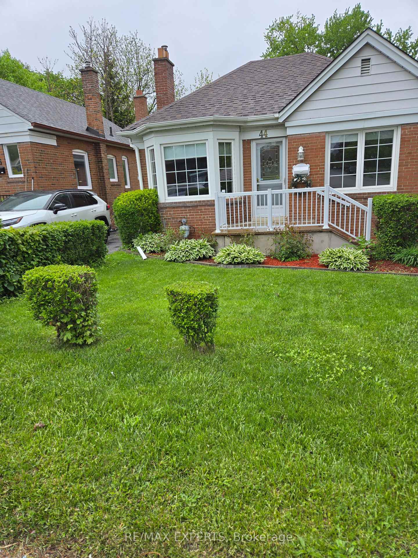 Photo 12 of 44 Dixon Road, Etobicoke, Humber Heights — HOMEH