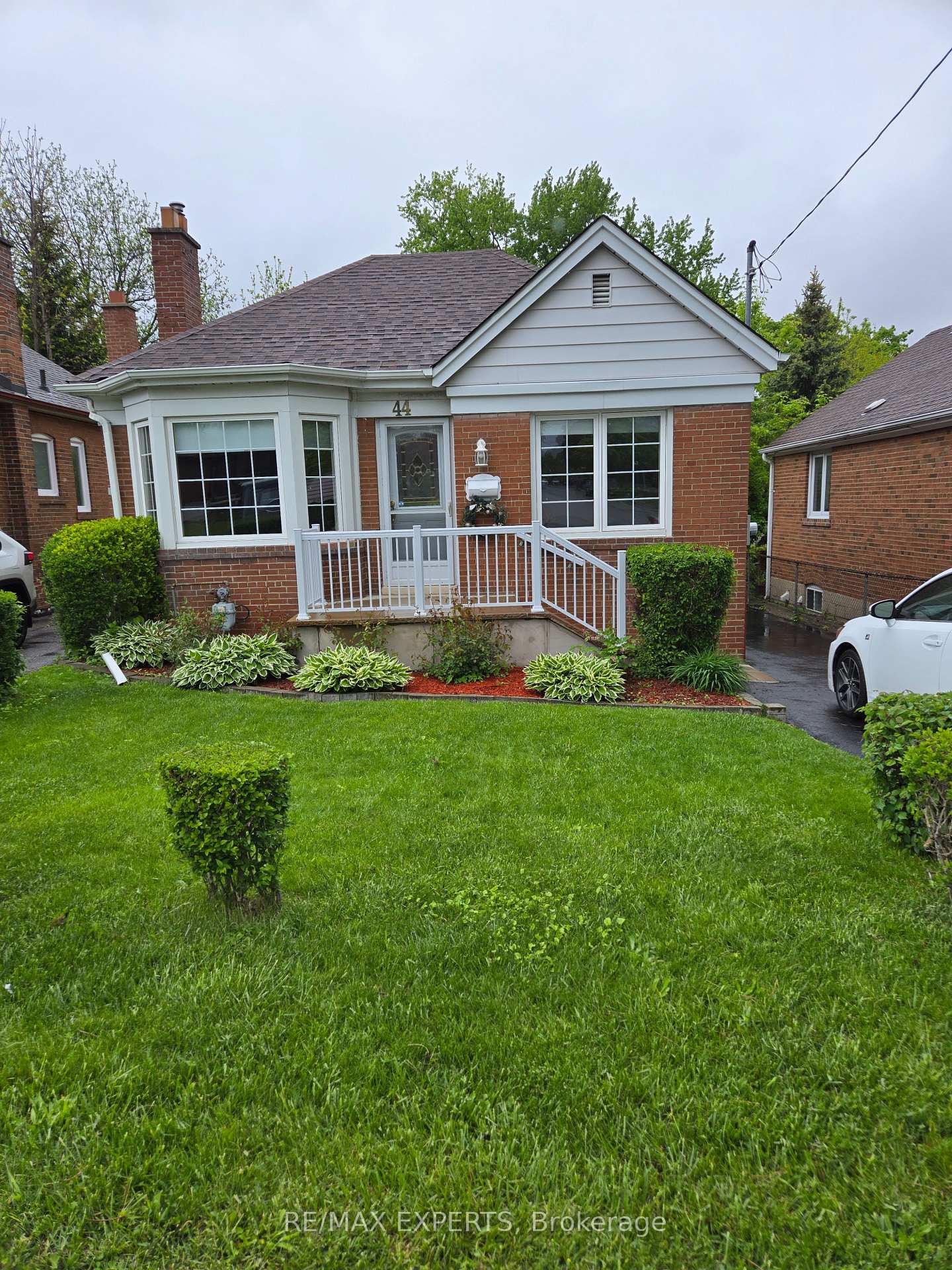 Photo 17 of 44 Dixon Road, Etobicoke, Humber Heights — HOMEH