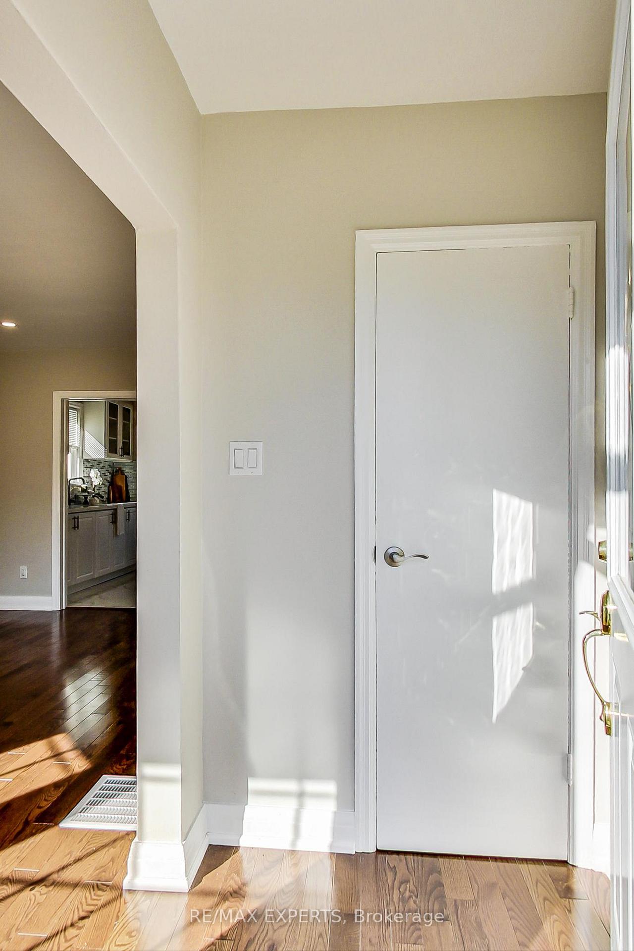 Photo 4 of 44 Dixon Road, Etobicoke, Humber Heights — HOMEH