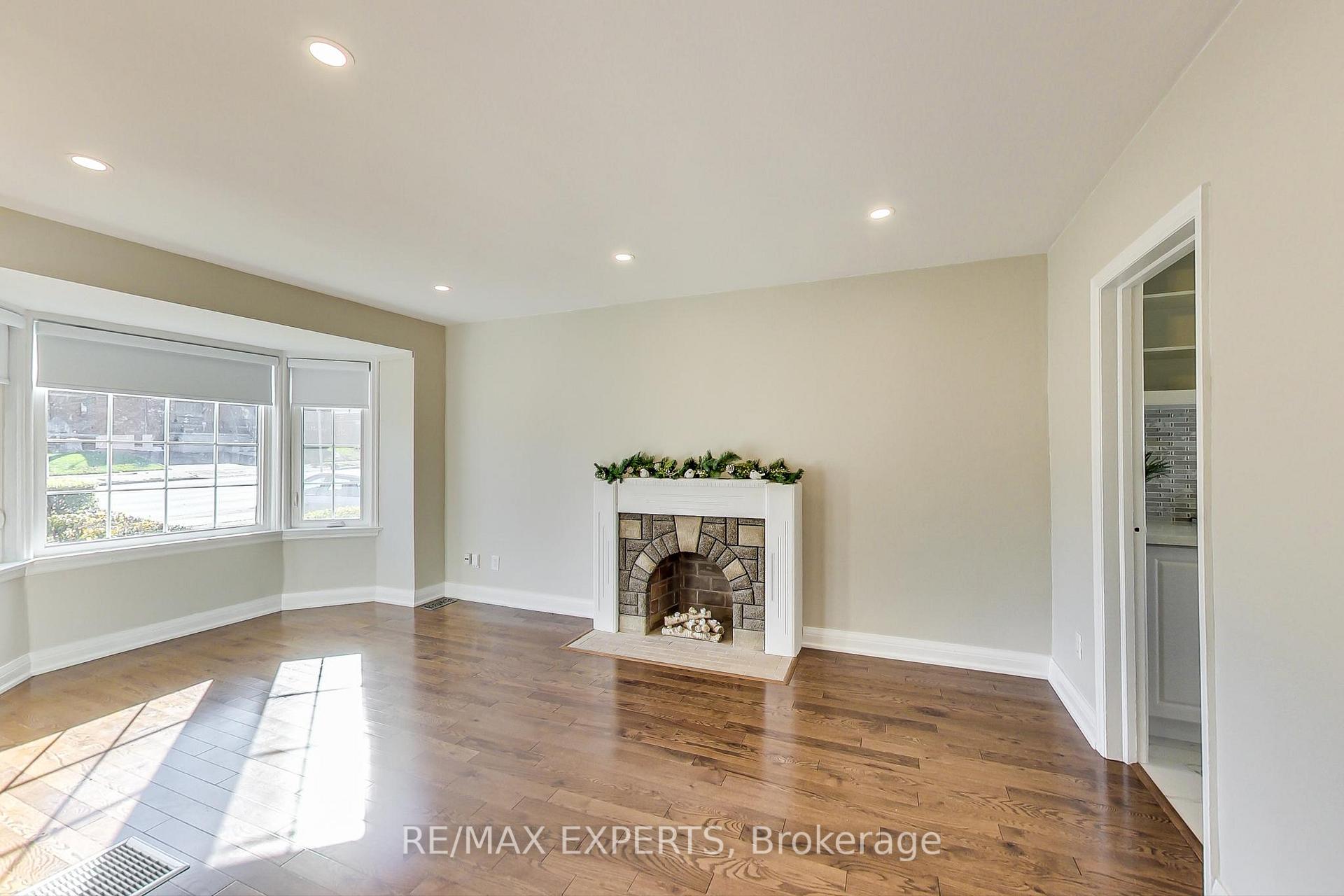 Photo 7 of 44 Dixon Road, Etobicoke, Humber Heights — HOMEH