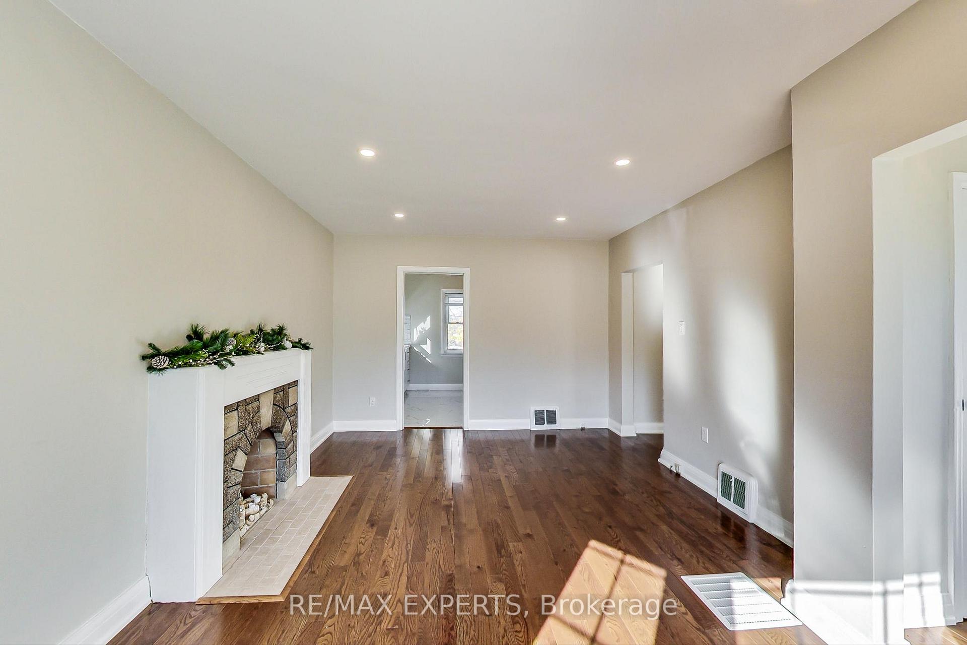 Photo 6 of 44 Dixon Road, Etobicoke, Humber Heights — HOMEH