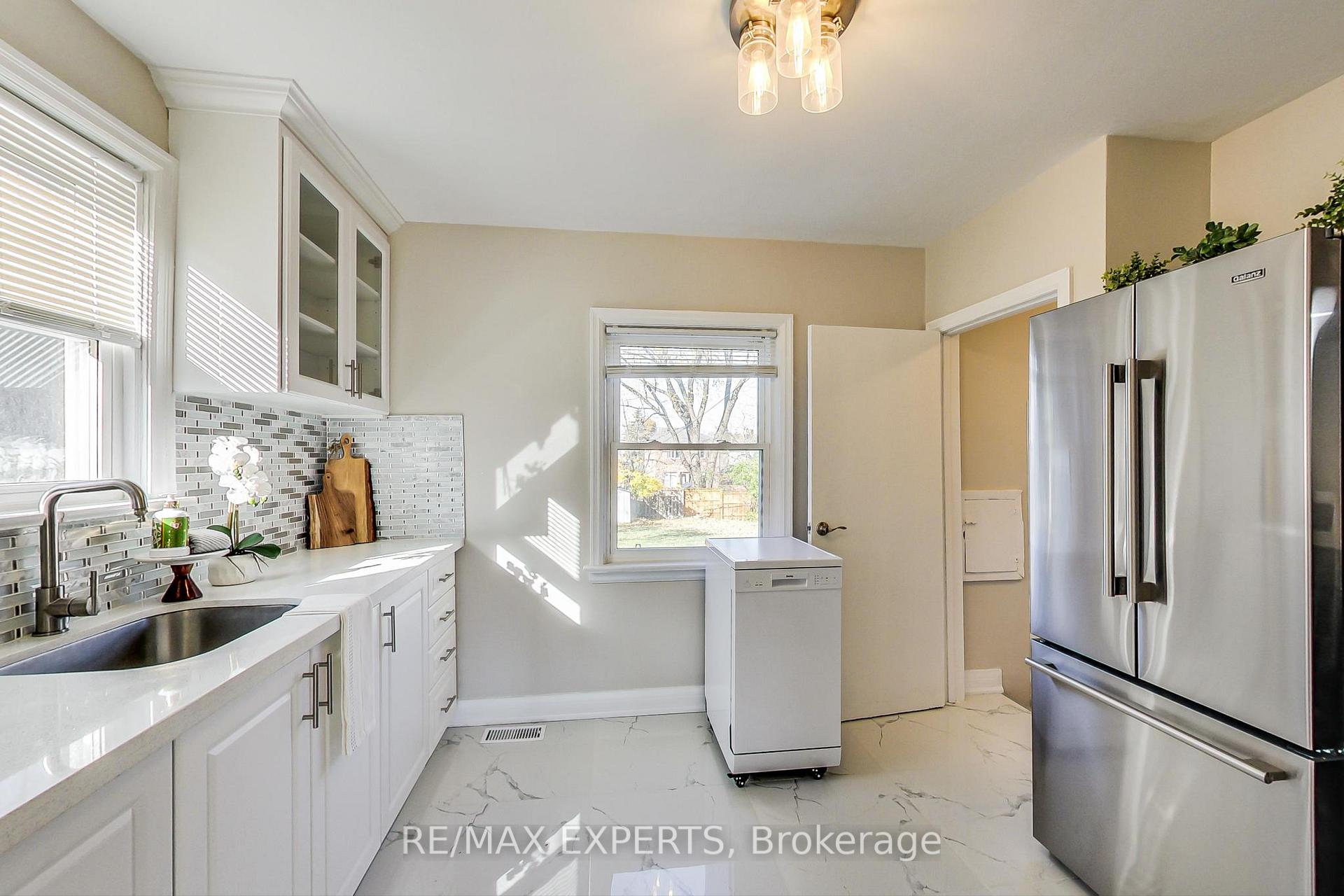 Photo 19 of 44 Dixon Road, Etobicoke, Humber Heights — HOMEH