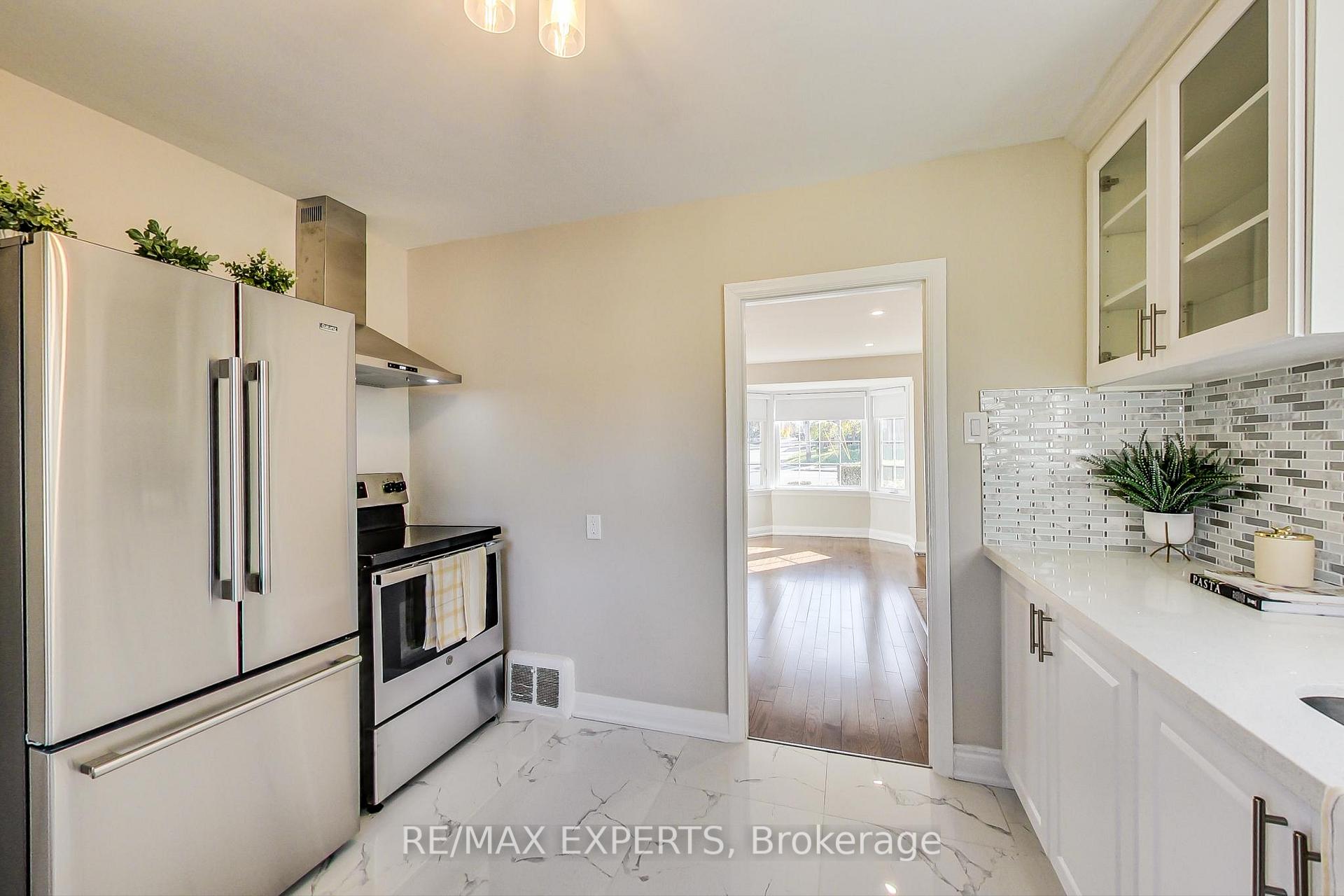 Photo 9 of 44 Dixon Road, Etobicoke, Humber Heights — HOMEH
