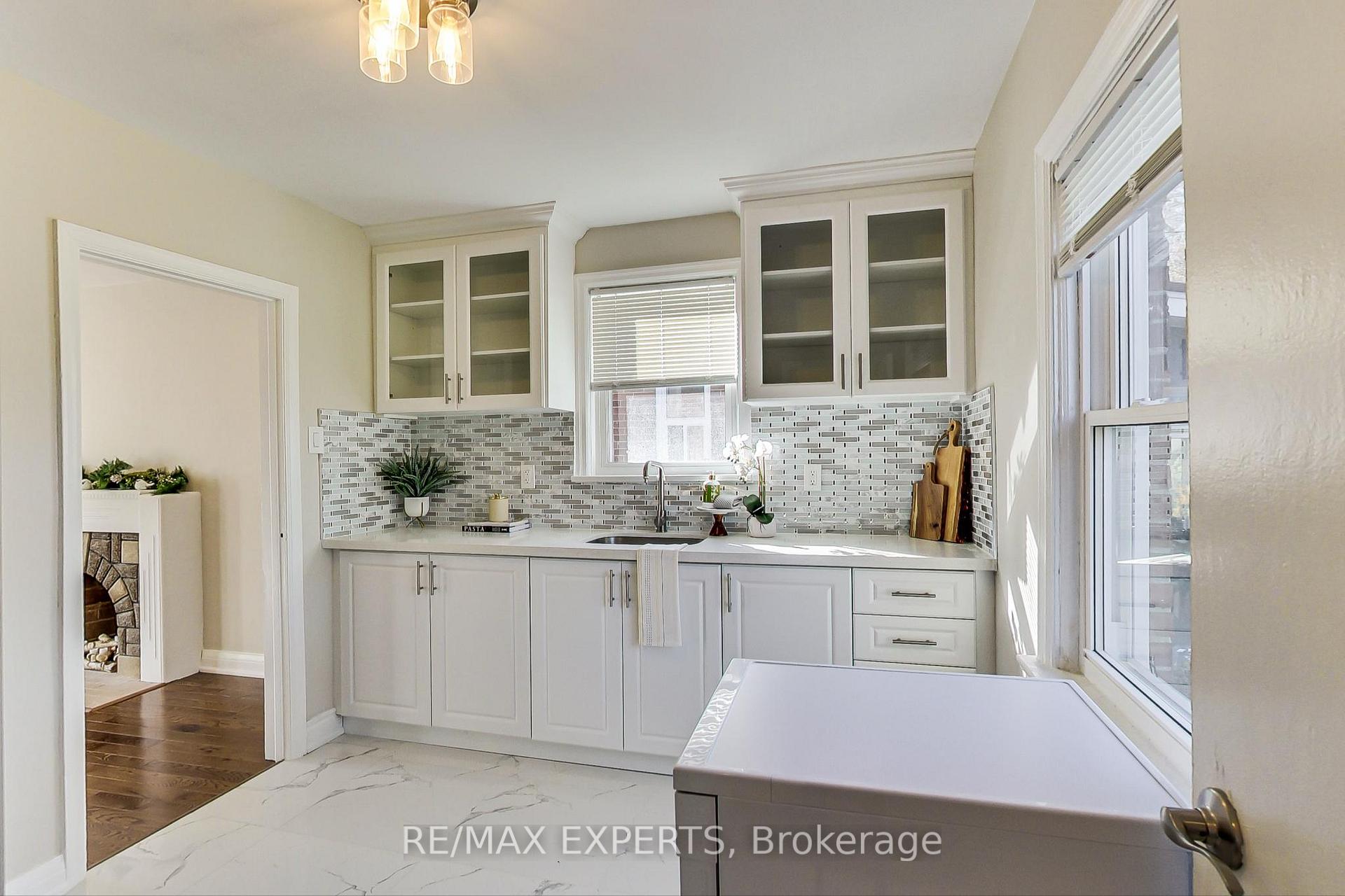 Photo 40 of 44 Dixon Road, Etobicoke, Humber Heights — HOMEH