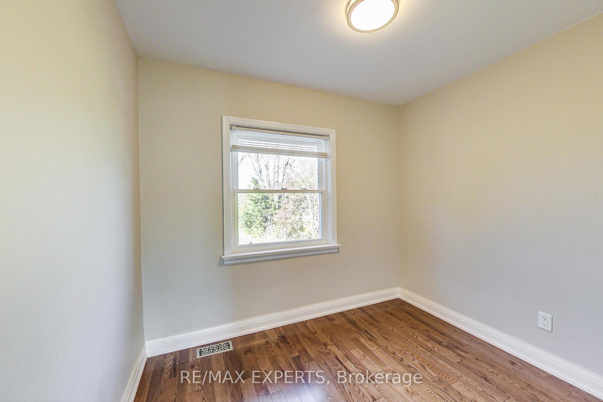 Photo 14 of 44 Dixon Road, Etobicoke, Humber Heights — HOMEH