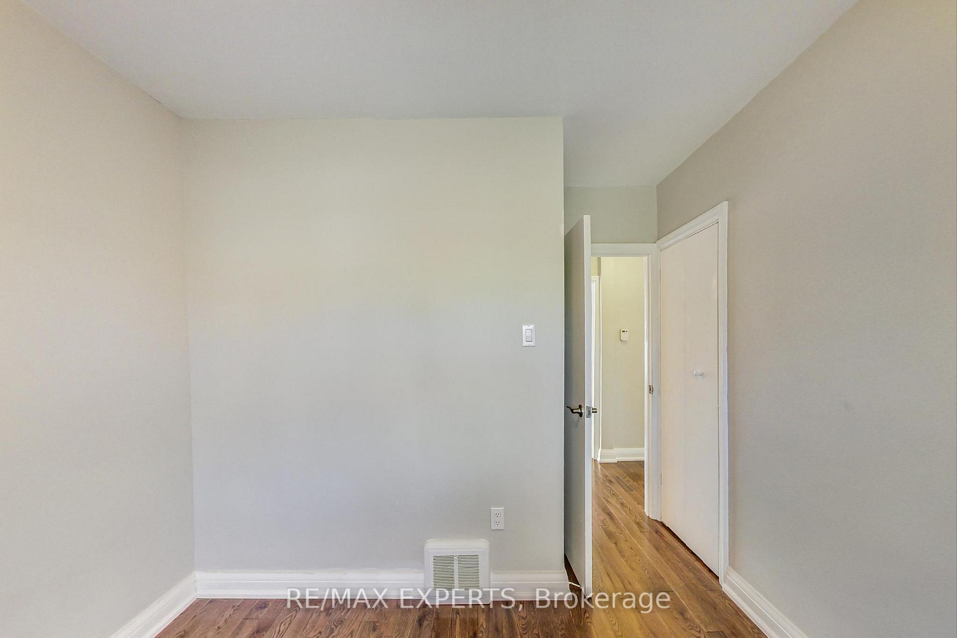 Photo 5 of 44 Dixon Road, Etobicoke, Humber Heights — HOMEH