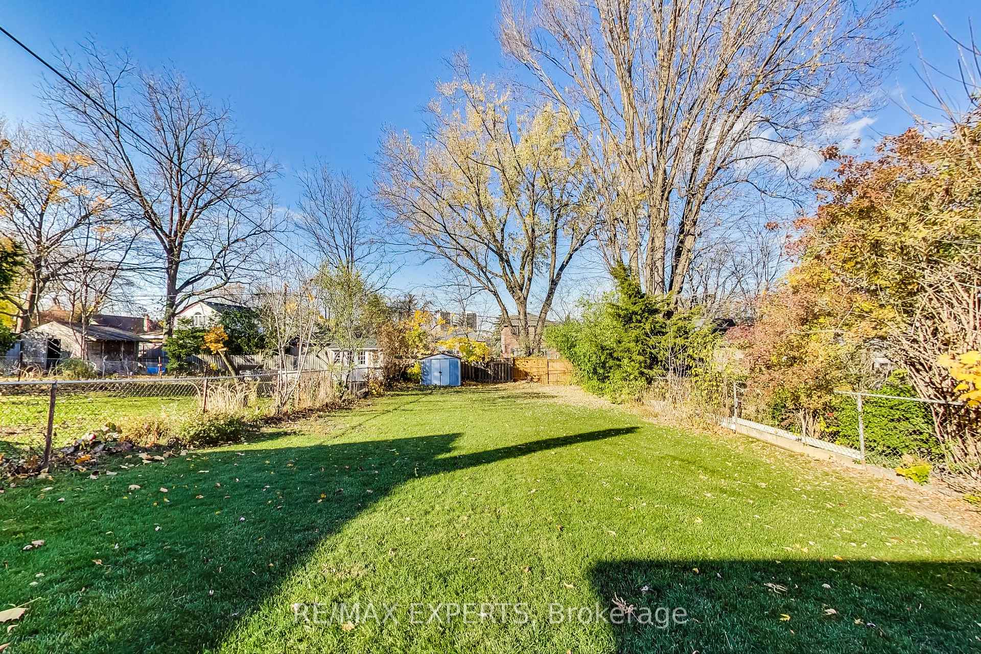 Photo 28 of 44 Dixon Road, Etobicoke, Humber Heights — HOMEH
