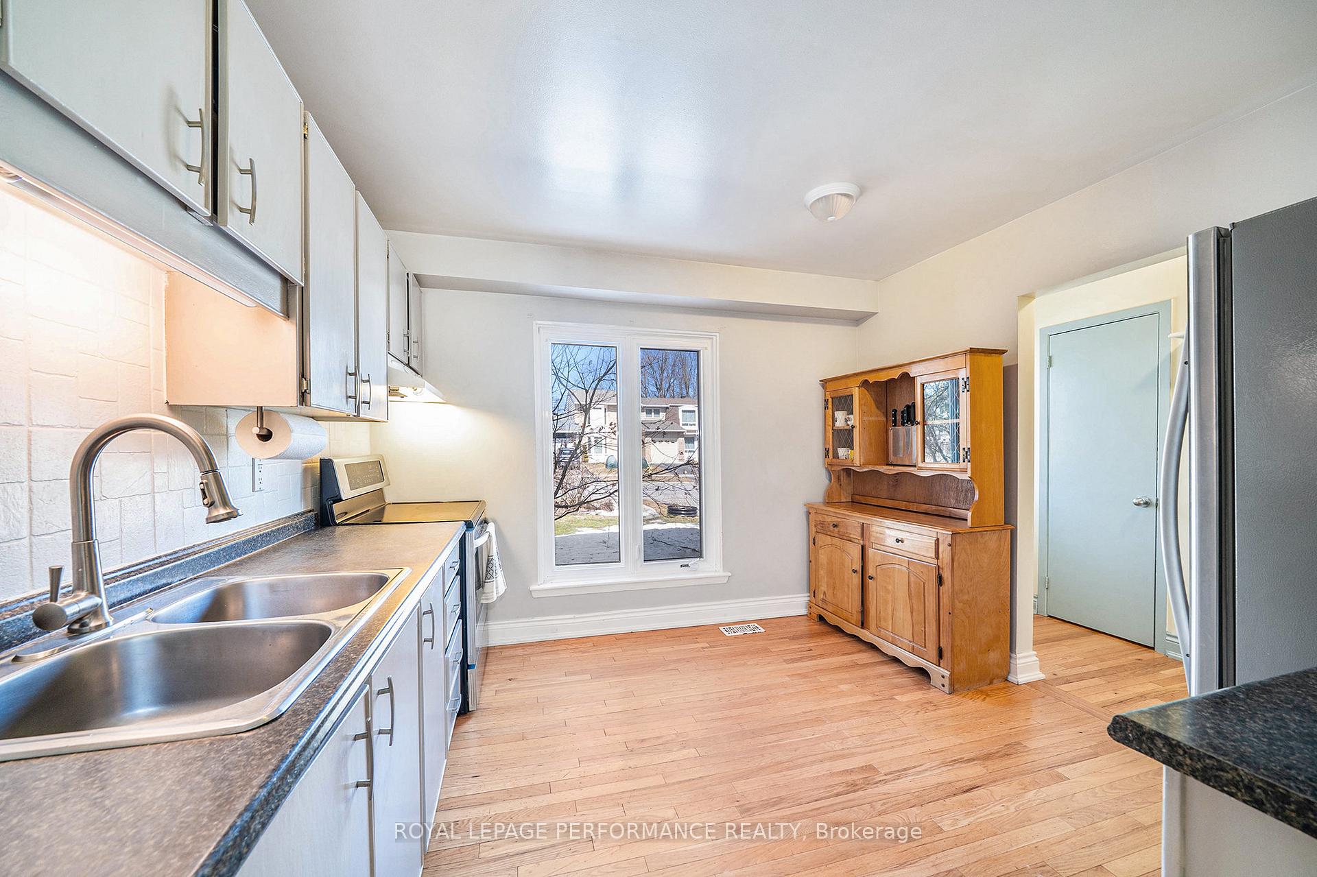 Photo 9 of 54 Glen Park Drive, Ottawa, Blackburn Hamlet (South) — HOMEH
