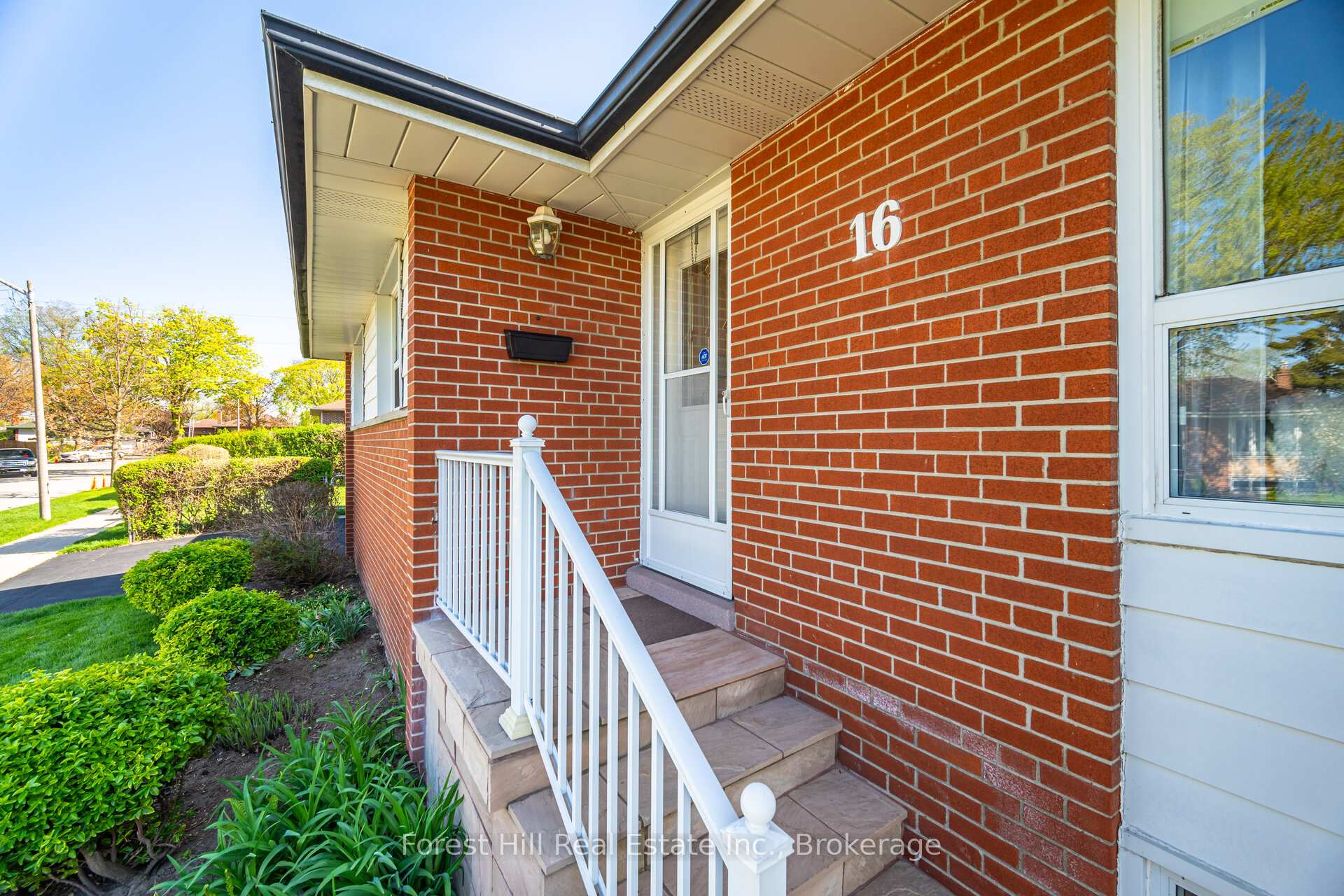 Photo 3 of 16 Bethwin Place, Etobicoke, Willowridge-Martingrove-Richview — HOMEH