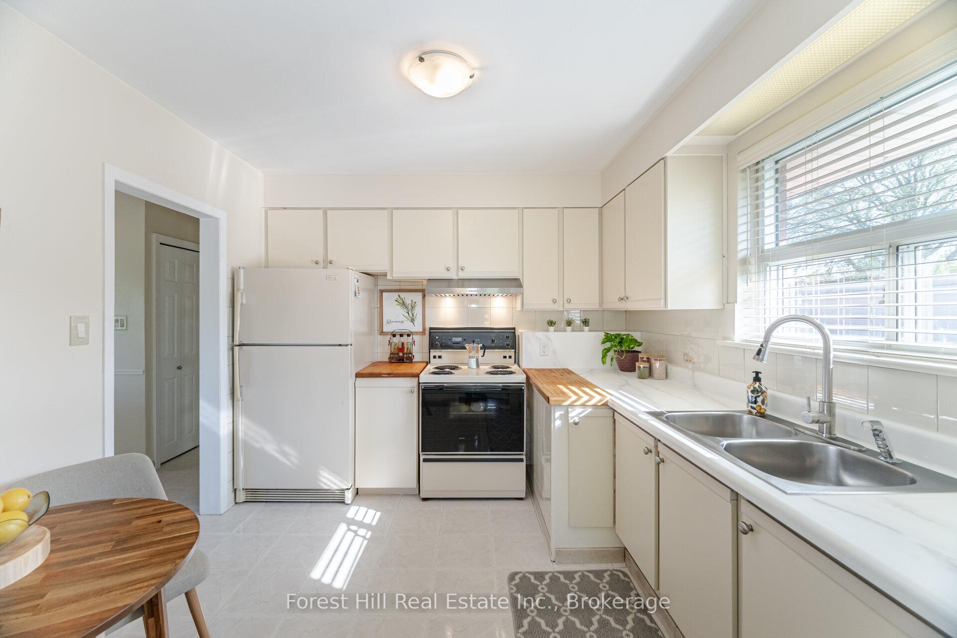 Photo 11 of 16 Bethwin Place, Etobicoke, Willowridge-Martingrove-Richview — HOMEH