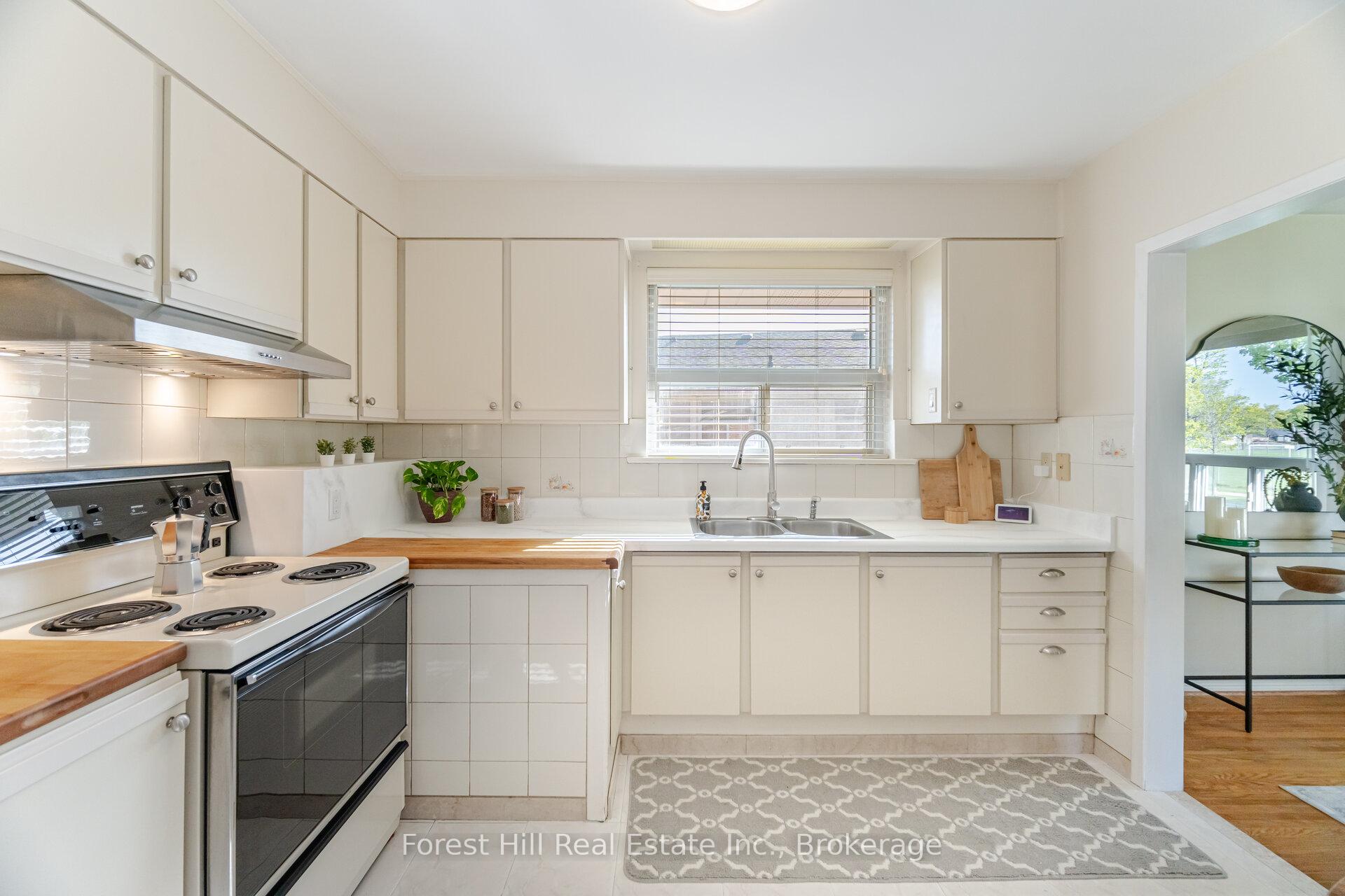 Photo 12 of 16 Bethwin Place, Etobicoke, Willowridge-Martingrove-Richview — HOMEH