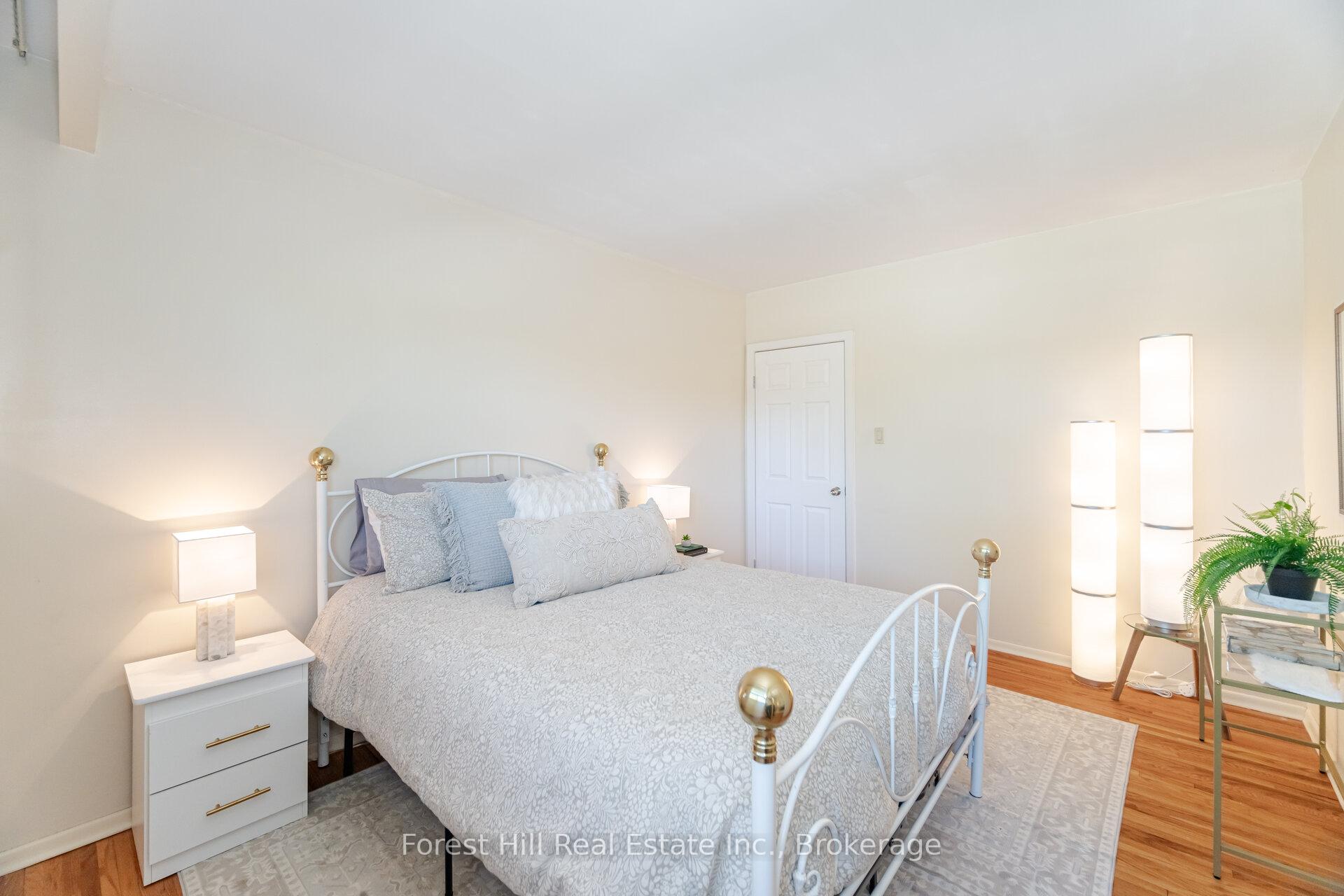 Photo 14 of 16 Bethwin Place, Etobicoke, Willowridge-Martingrove-Richview — HOMEH
