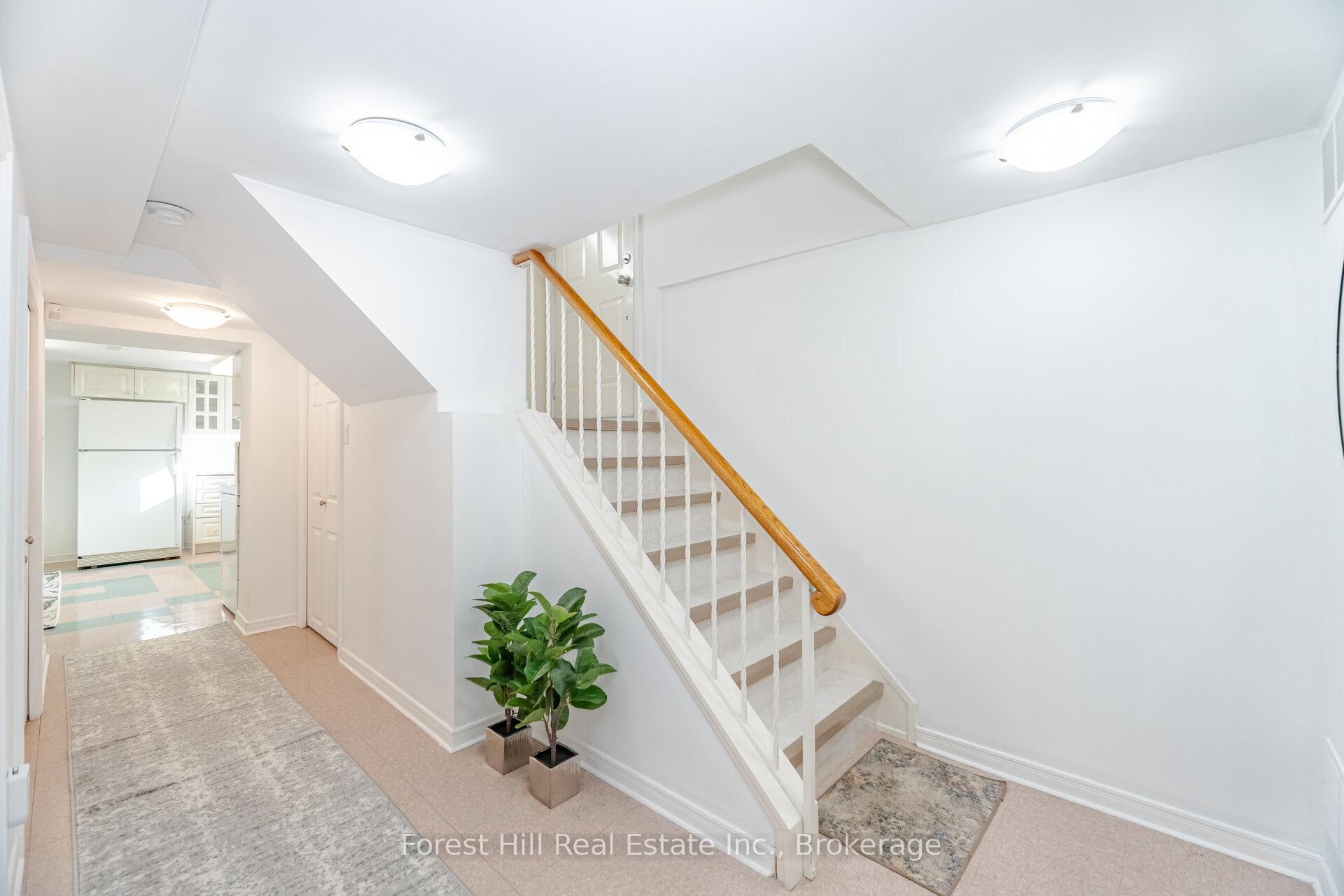 Photo 21 of 16 Bethwin Place, Etobicoke, Willowridge-Martingrove-Richview — HOMEH