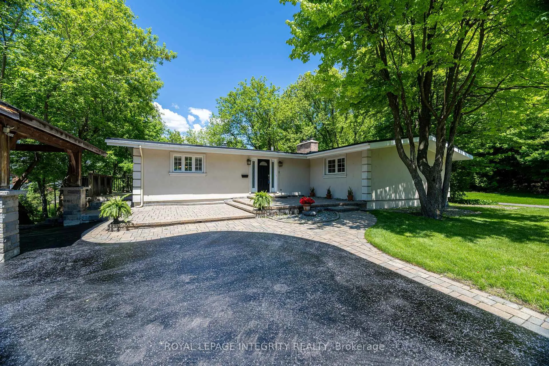 Photo 2 of 3 Briarcliffe Drive, Ottawa, Rothwell Heights — HOMEH