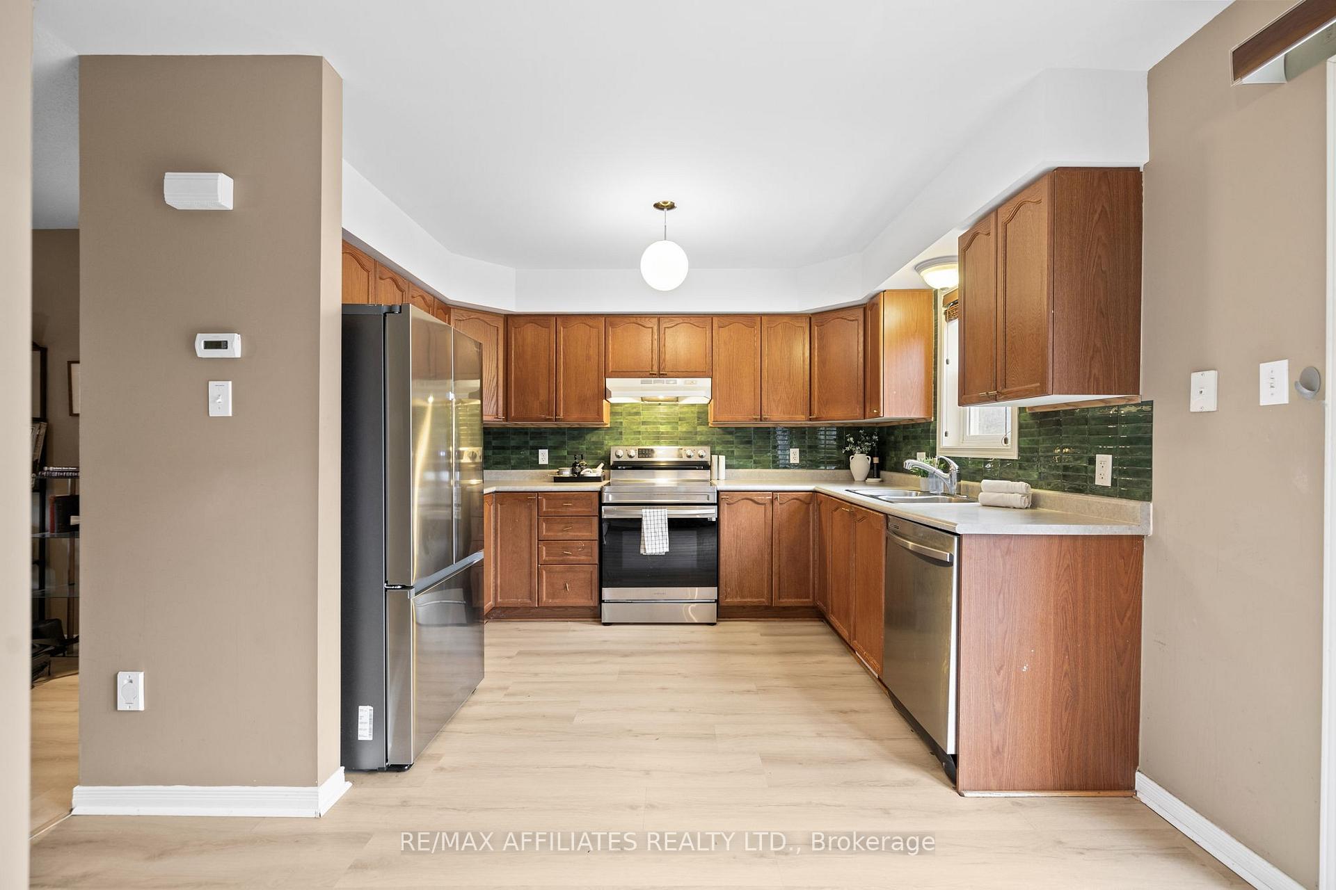 Photo 15 of 99 Glenhaven Private, Ottawa, Brookfield Gardens — HOMEH