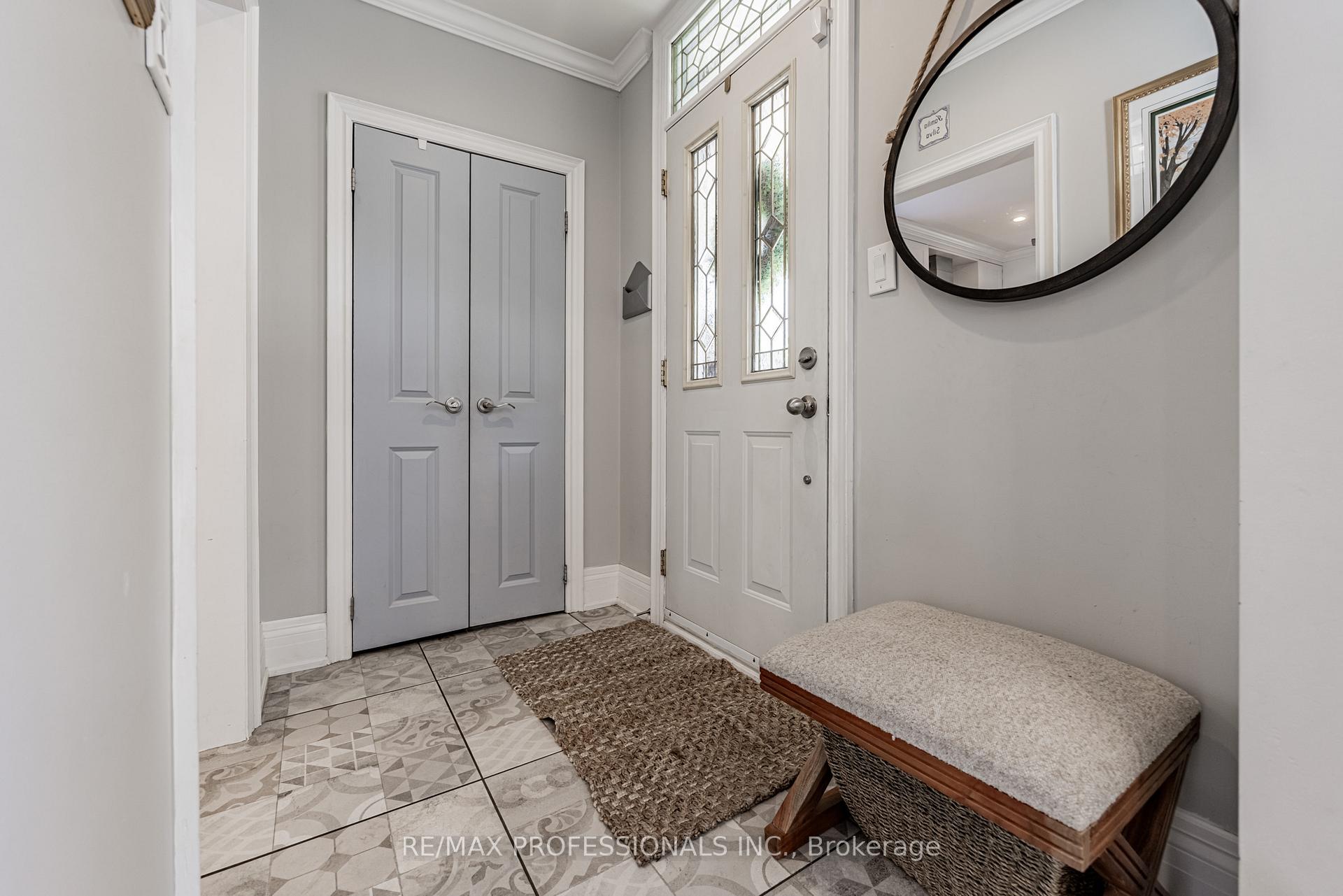 Photo 2 of 2236 Lawrence Avenue W, Etobicoke, Humber Heights — HOMEH