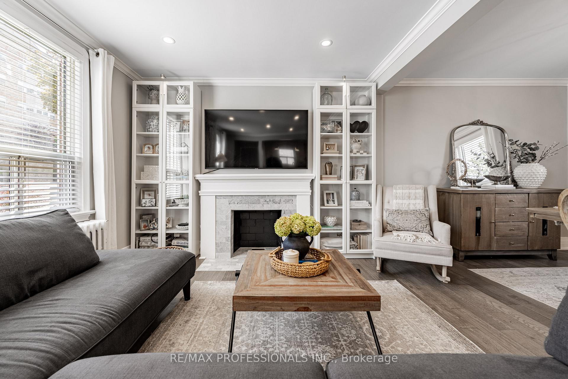 Photo 3 of 2236 Lawrence Avenue W, Etobicoke, Humber Heights — HOMEH