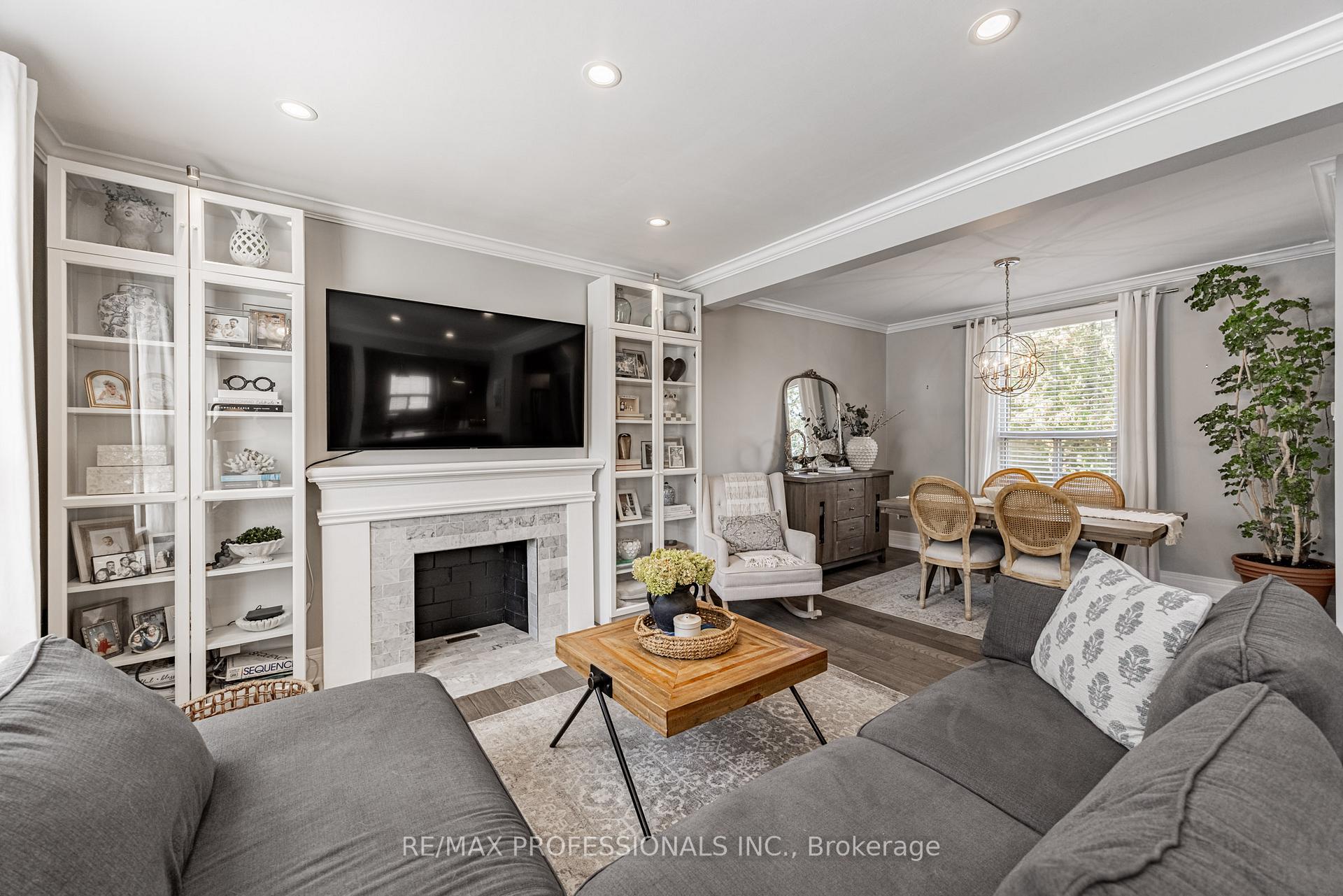 Photo 6 of 2236 Lawrence Avenue W, Etobicoke, Humber Heights — HOMEH