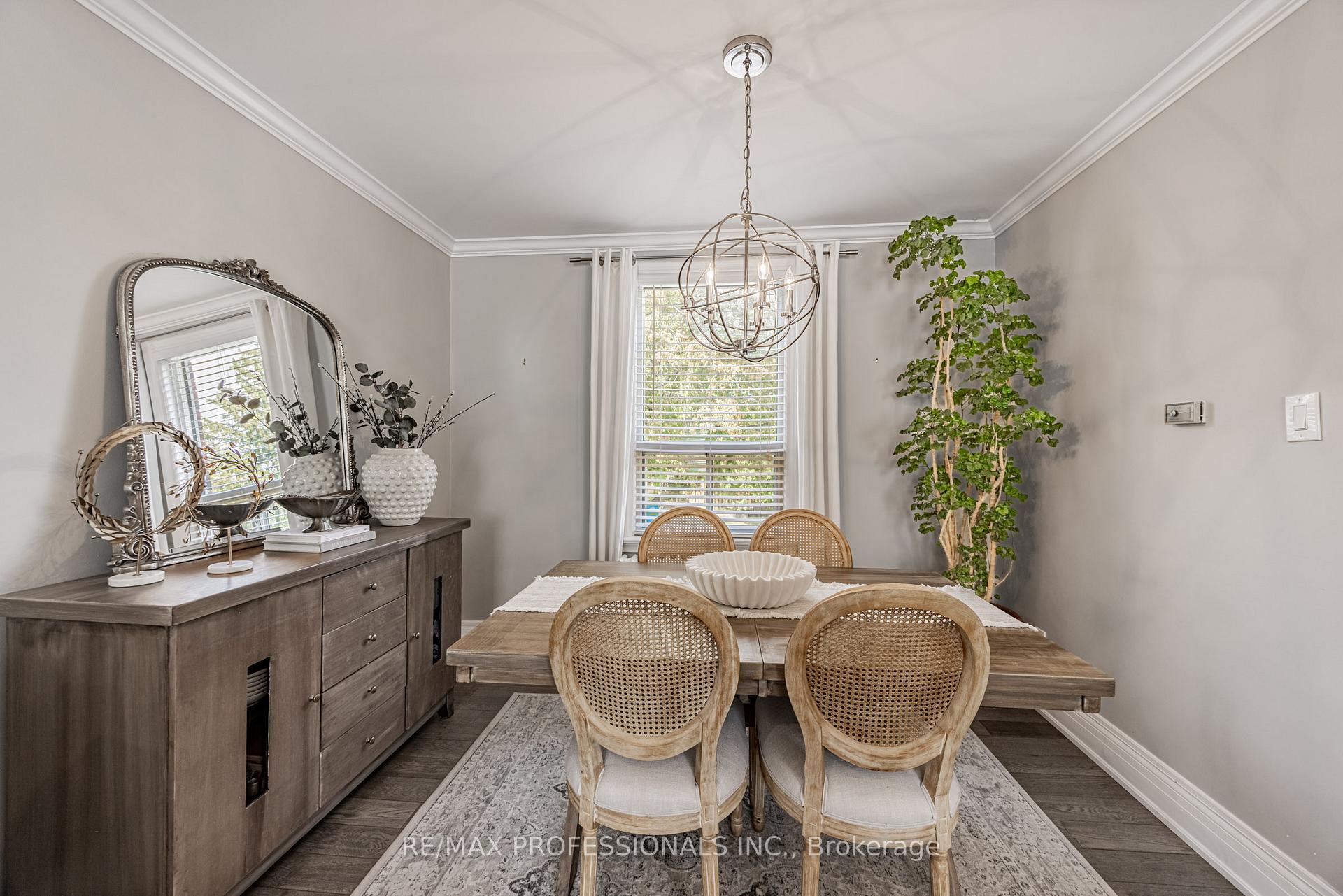 Photo 9 of 2236 Lawrence Avenue W, Etobicoke, Humber Heights — HOMEH