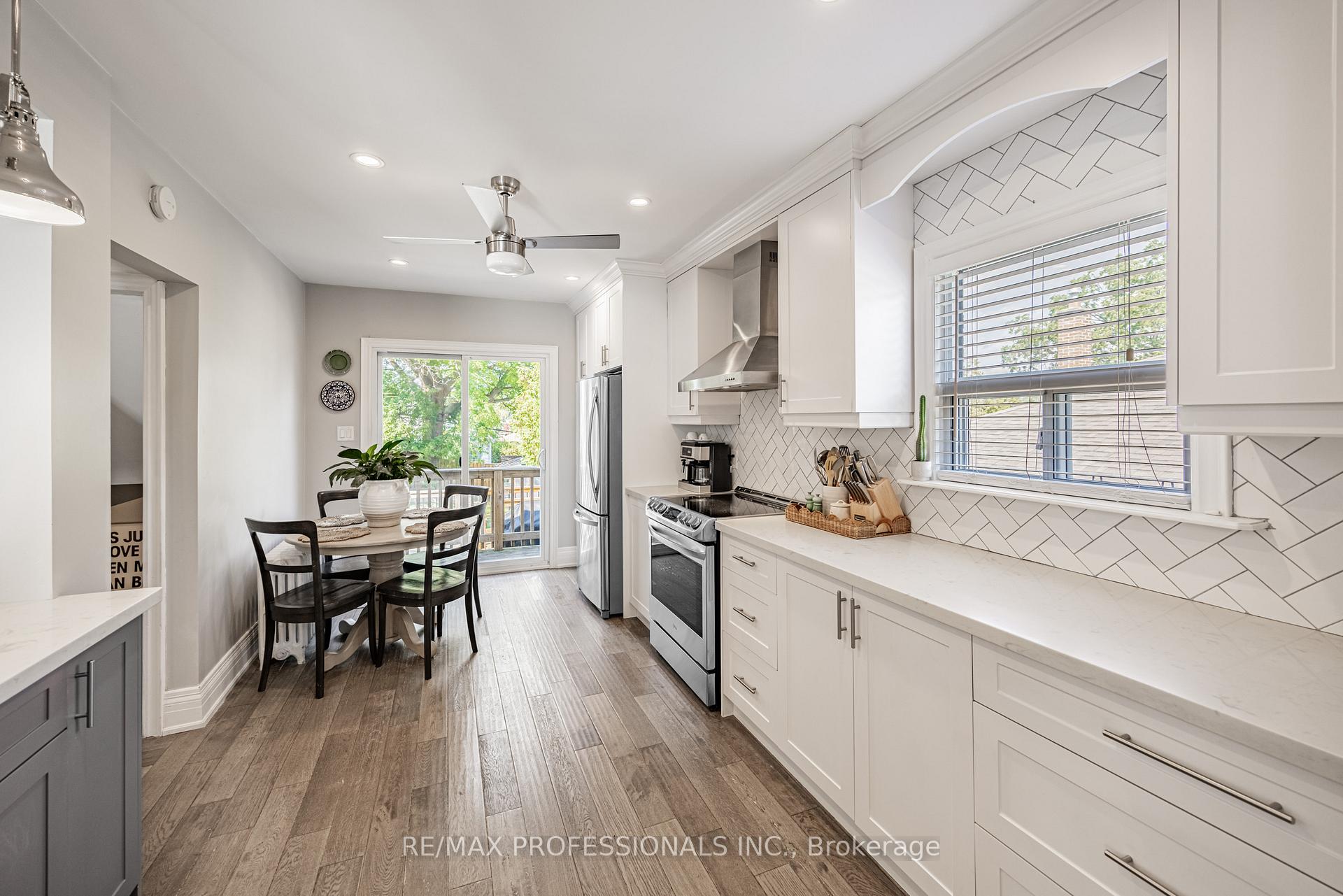 Photo 15 of 2236 Lawrence Avenue W, Etobicoke, Humber Heights — HOMEH