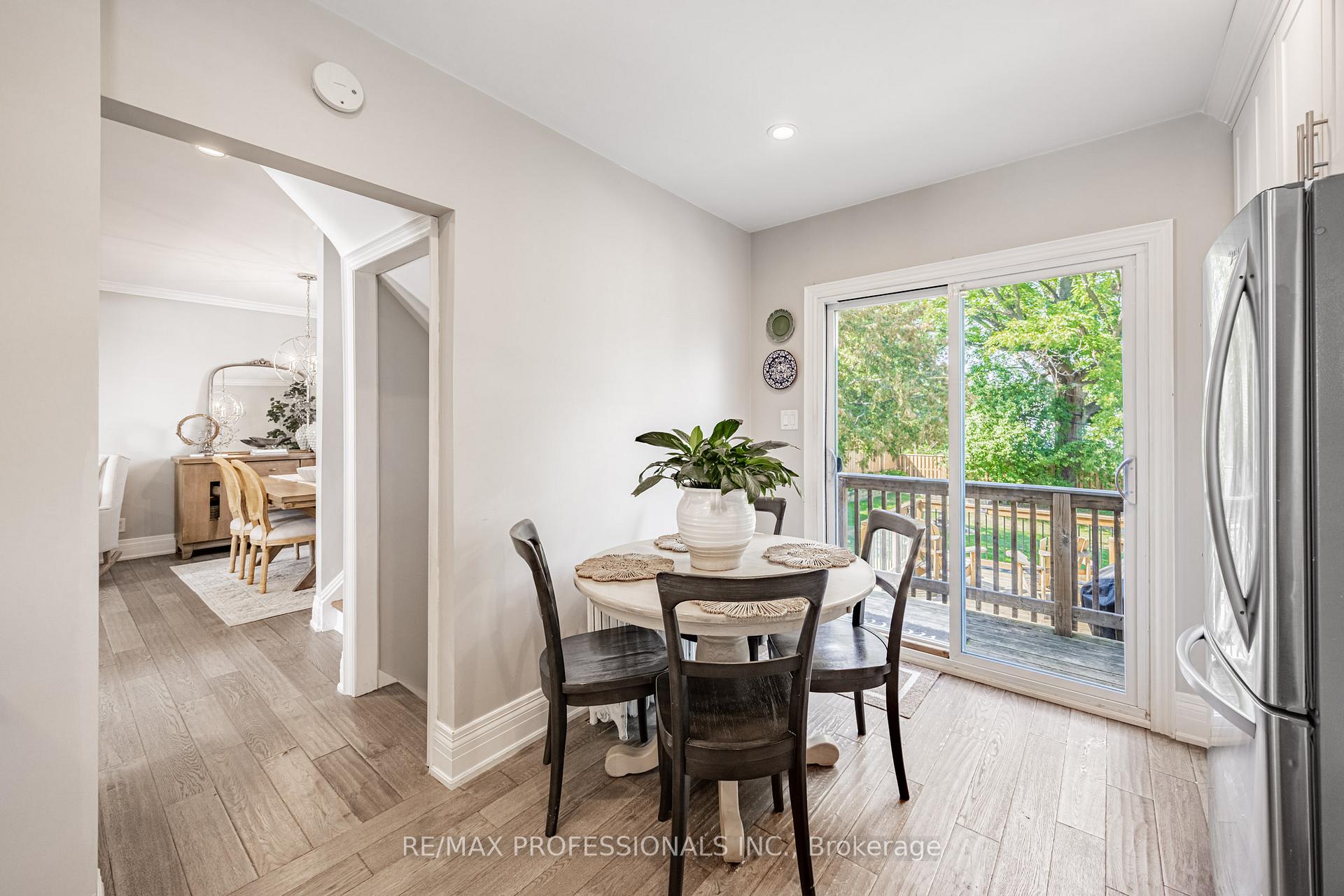 Photo 18 of 2236 Lawrence Avenue W, Etobicoke, Humber Heights — HOMEH