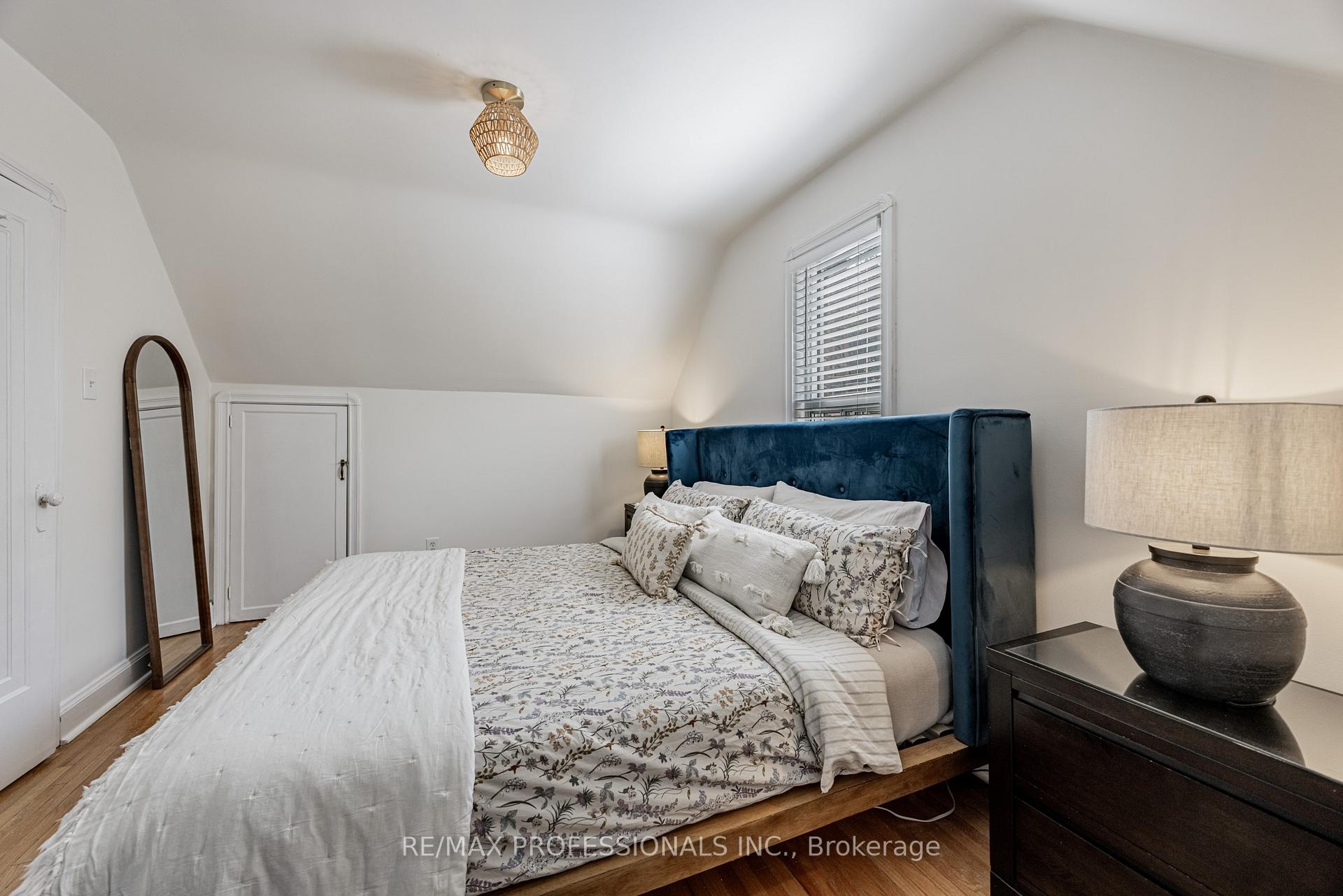 Photo 19 of 2236 Lawrence Avenue W, Etobicoke, Humber Heights — HOMEH