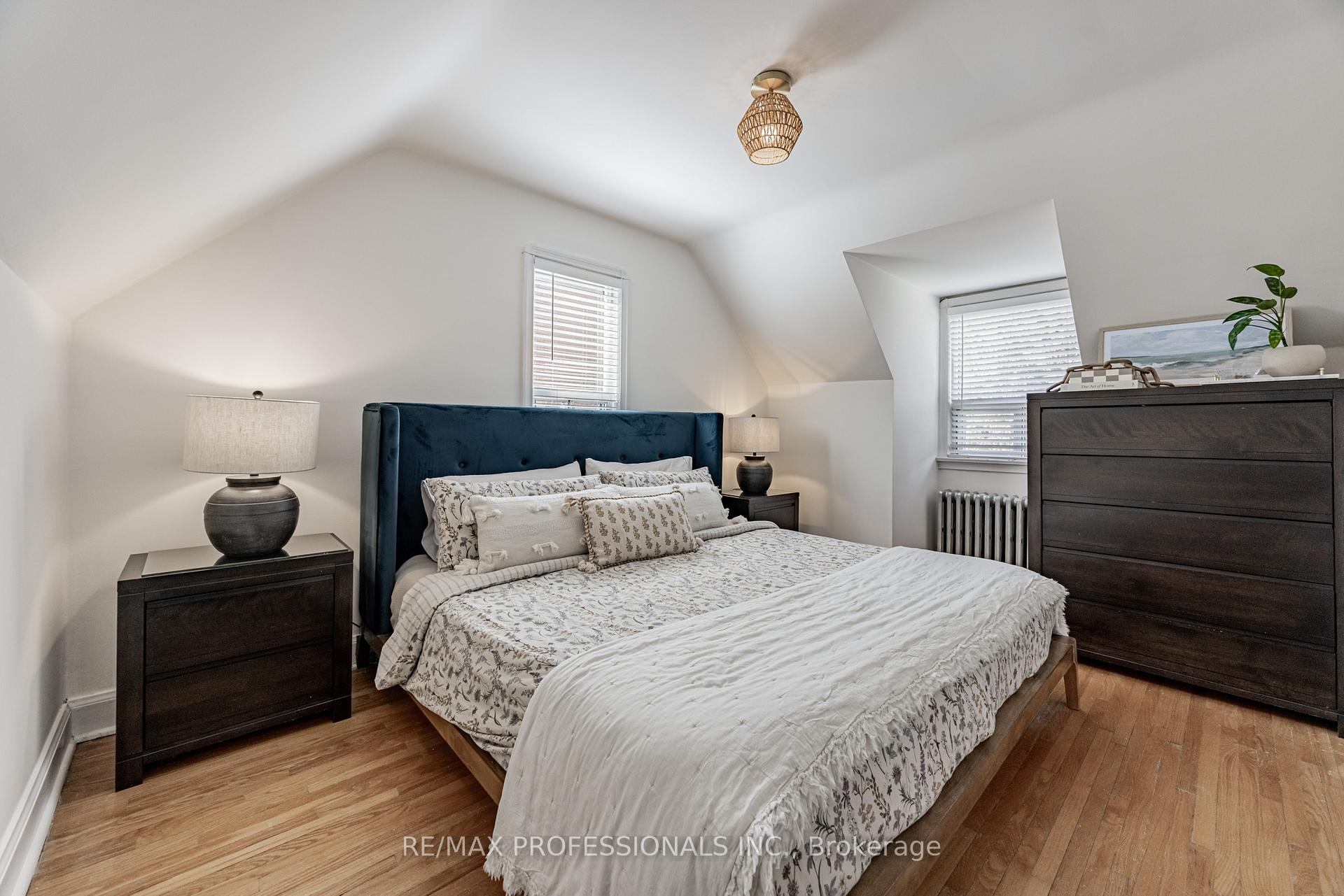 Photo 20 of 2236 Lawrence Avenue W, Etobicoke, Humber Heights — HOMEH
