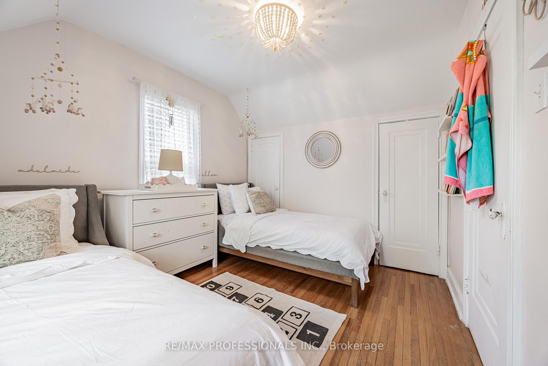 Photo 23 of 2236 Lawrence Avenue W, Etobicoke, Humber Heights — HOMEH