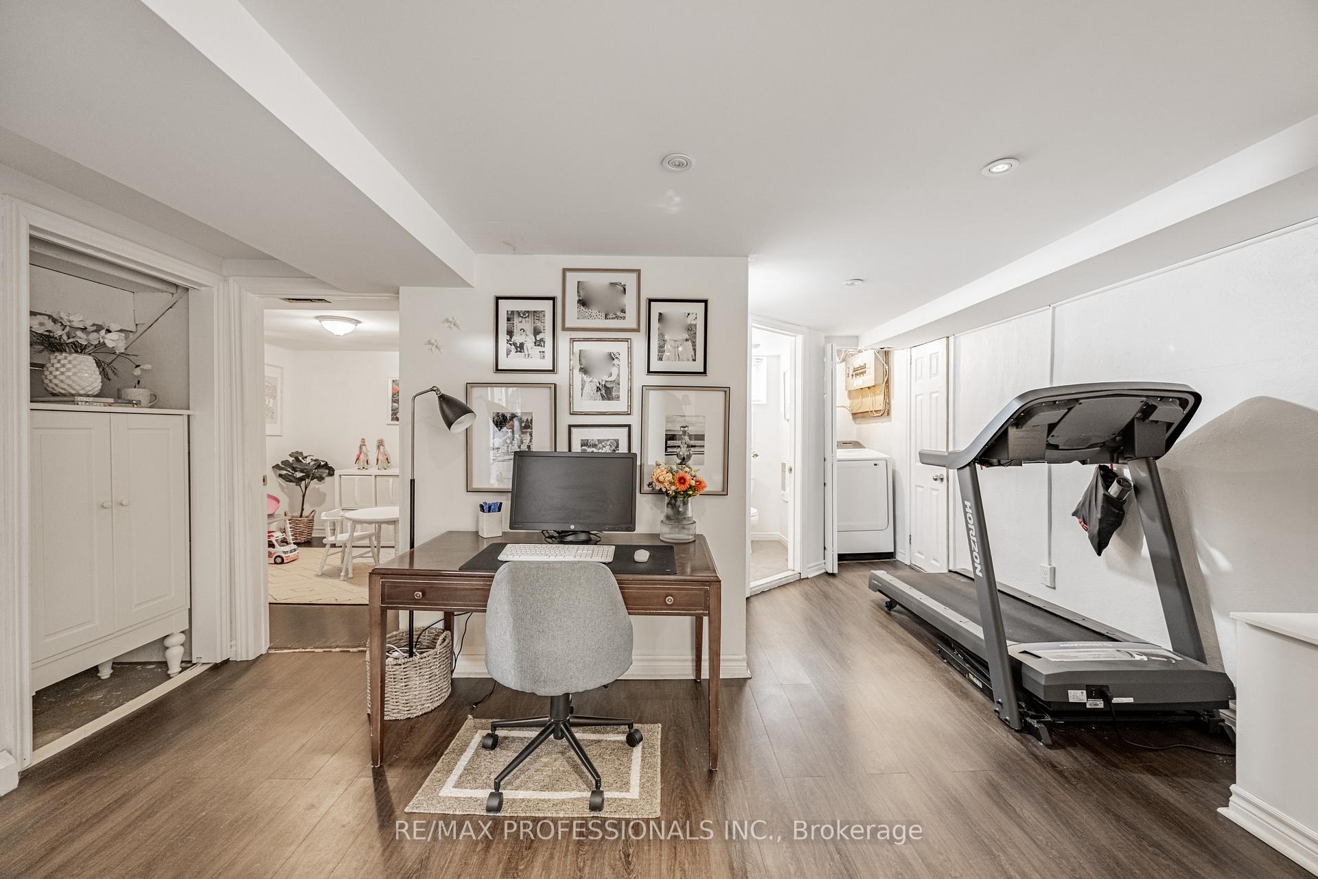 Photo 25 of 2236 Lawrence Avenue W, Etobicoke, Humber Heights — HOMEH
