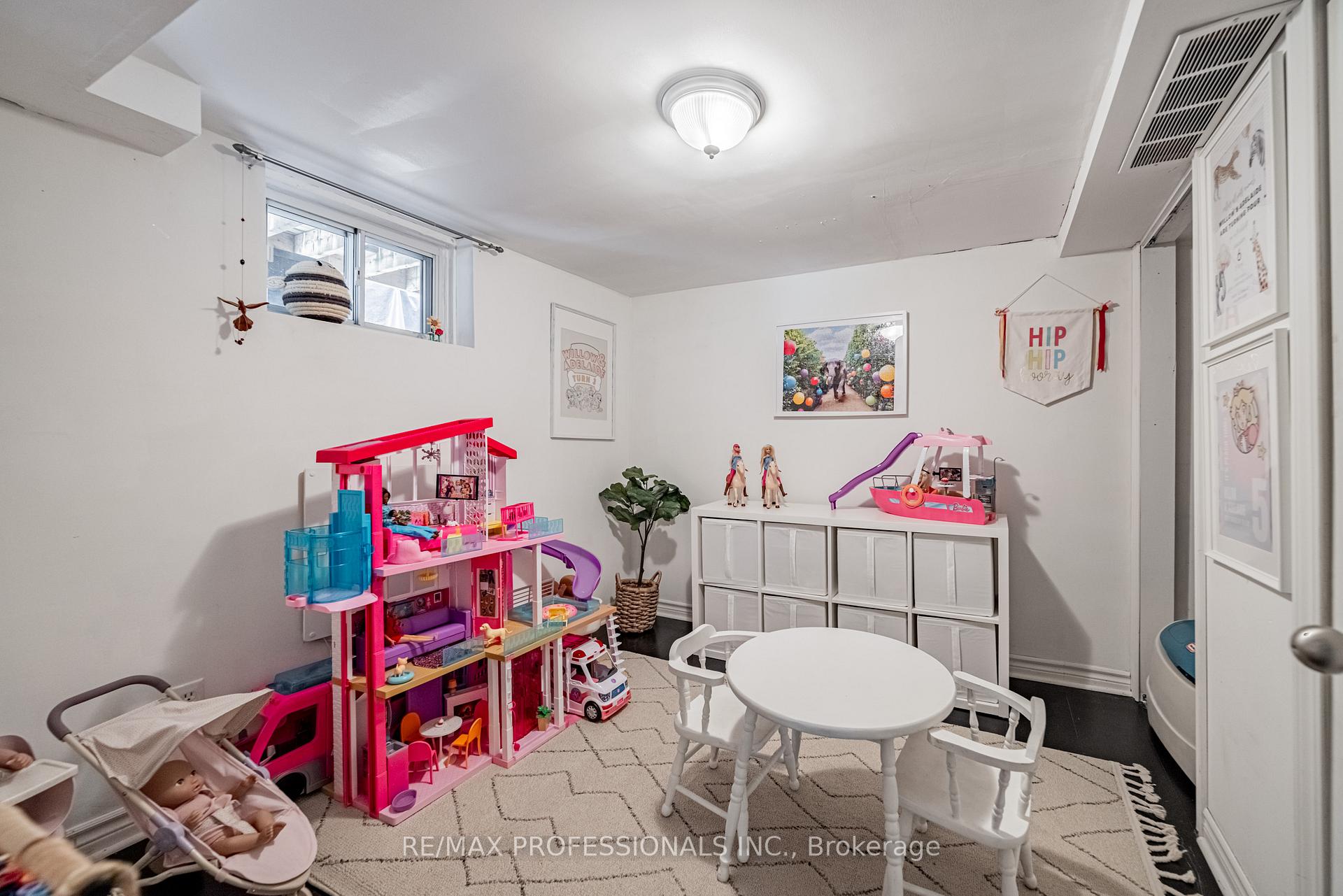 Photo 26 of 2236 Lawrence Avenue W, Etobicoke, Humber Heights — HOMEH