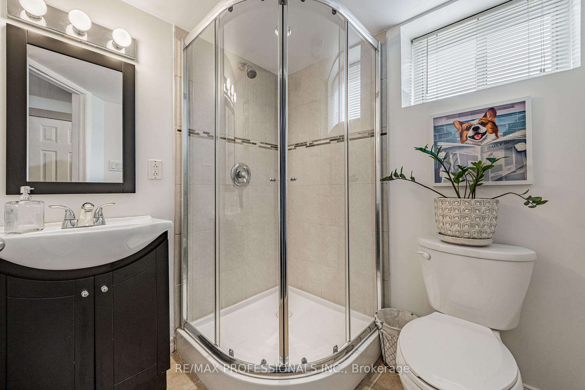 Photo 27 of 2236 Lawrence Avenue W, Etobicoke, Humber Heights — HOMEH