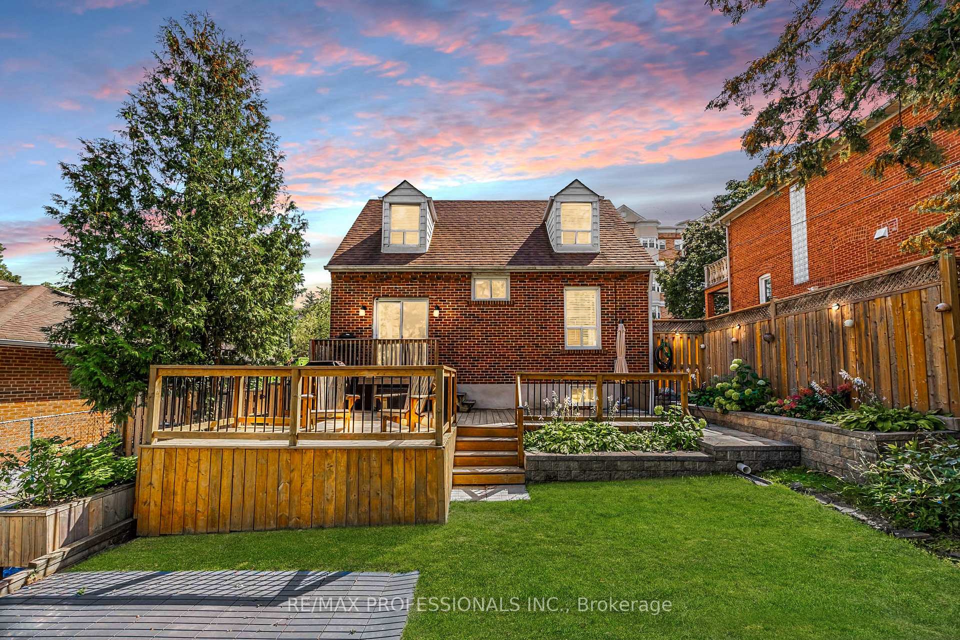 Photo 28 of 2236 Lawrence Avenue W, Etobicoke, Humber Heights — HOMEH