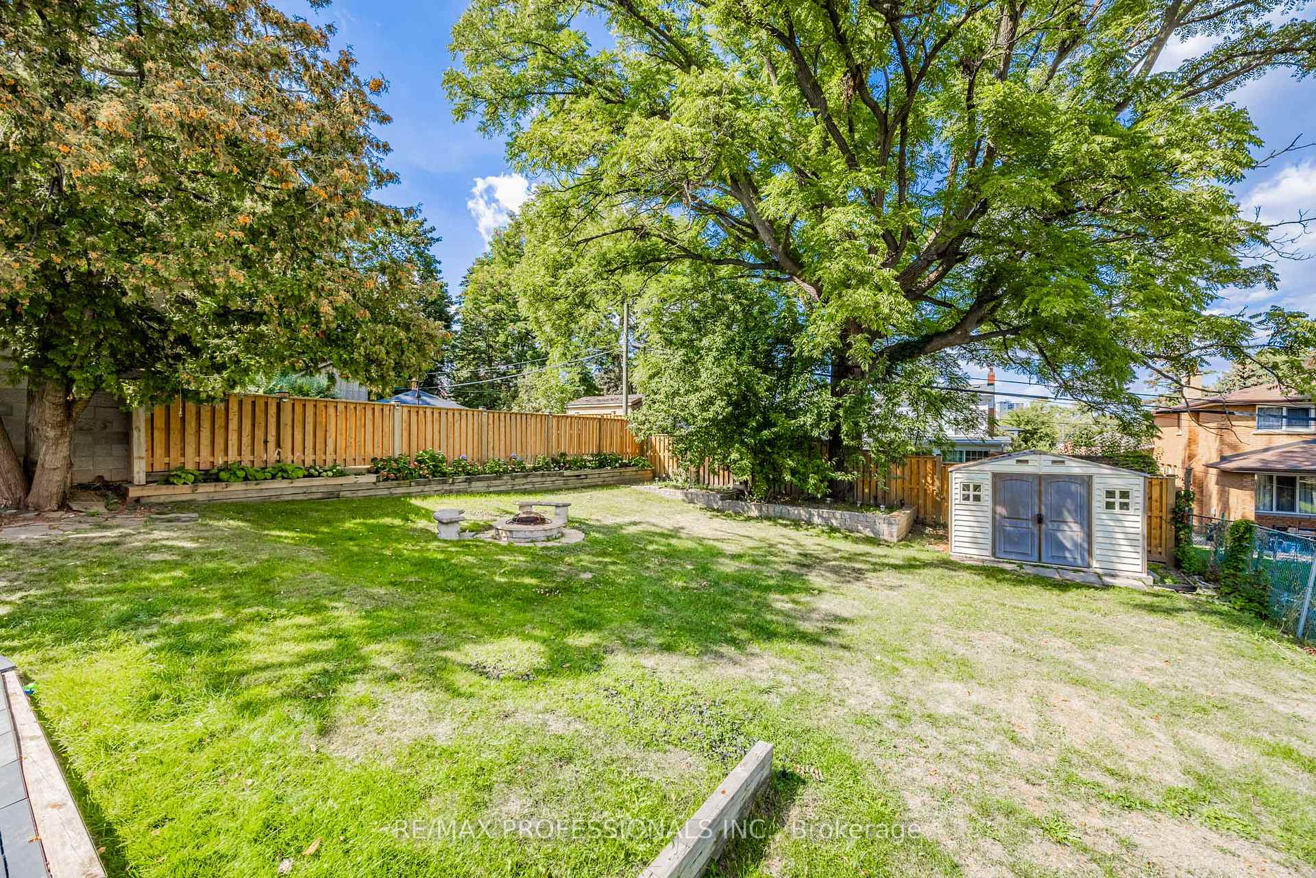 Photo 30 of 2236 Lawrence Avenue W, Etobicoke, Humber Heights — HOMEH