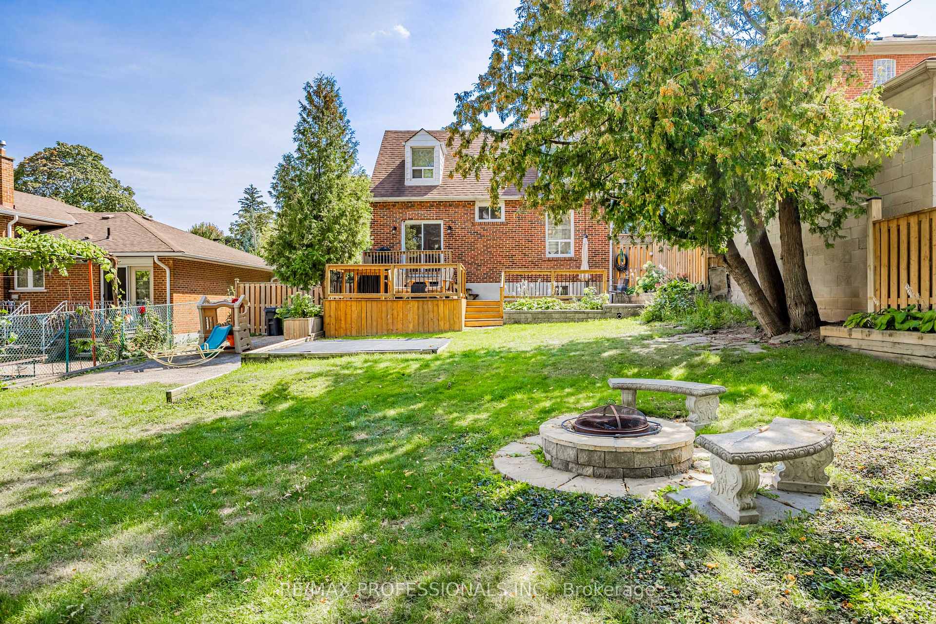 Photo 31 of 2236 Lawrence Avenue W, Etobicoke, Humber Heights — HOMEH