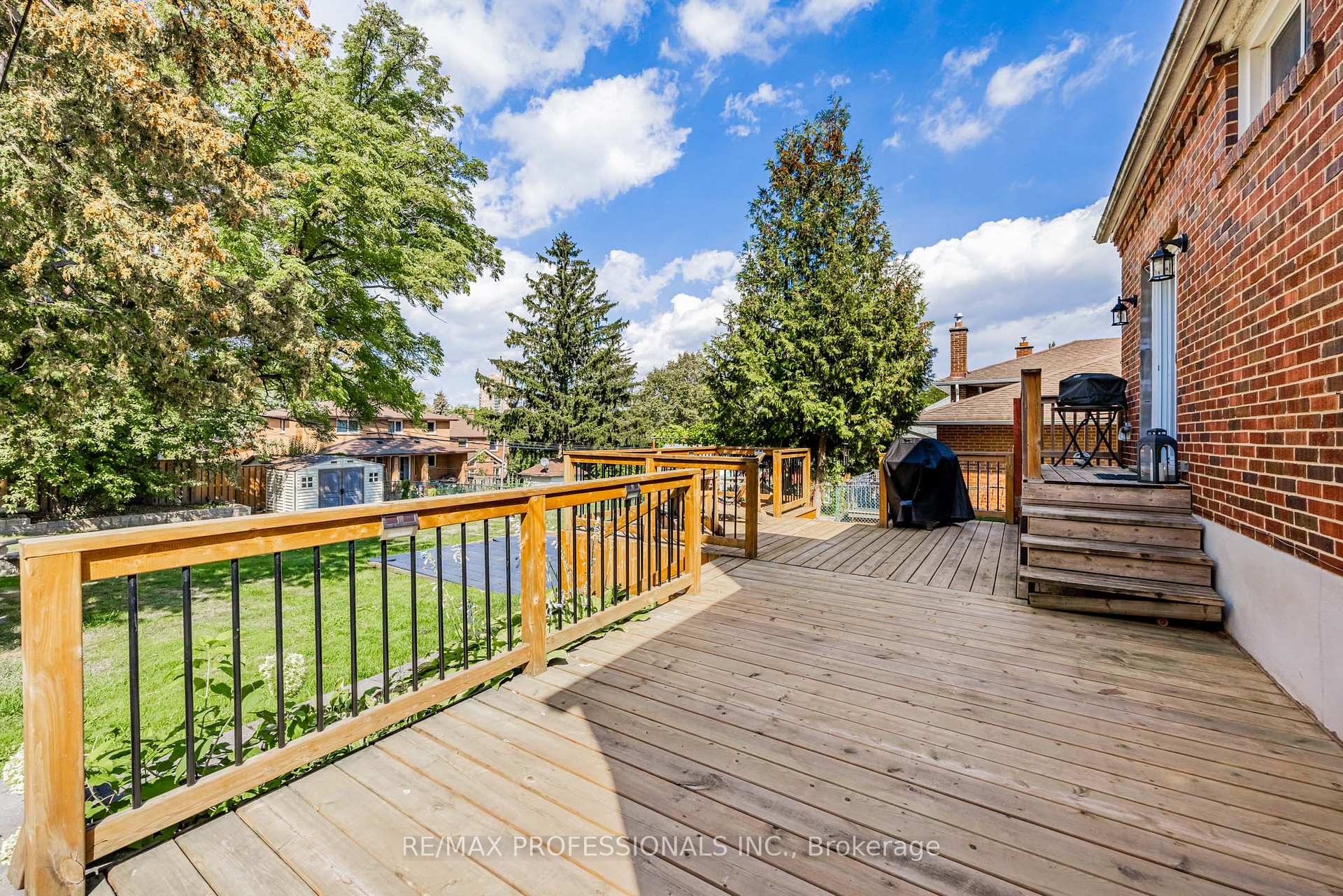 Photo 32 of 2236 Lawrence Avenue W, Etobicoke, Humber Heights — HOMEH