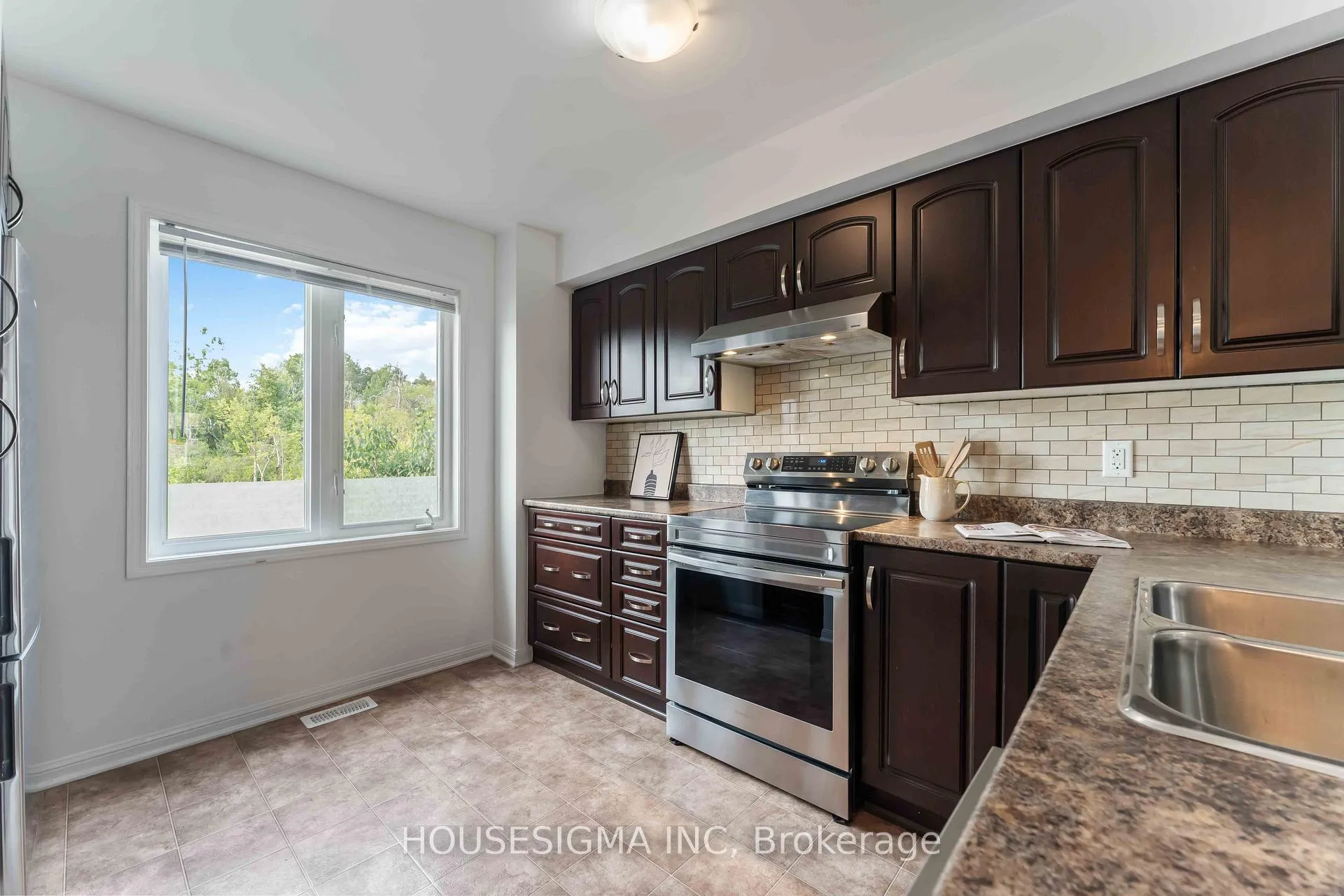 Photo 14 of 758 Sanibel Private, Ottawa, Westcliffe Estates — HOMEH