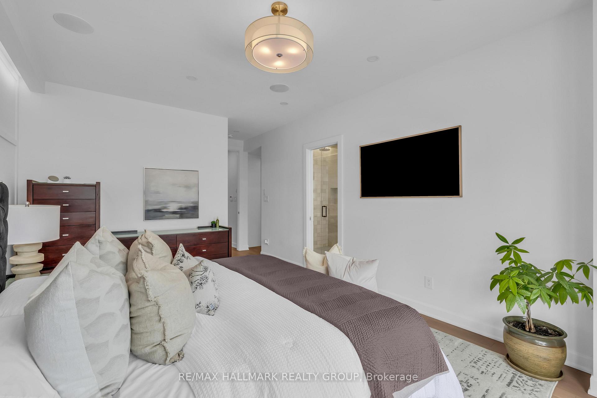 Photo 13 of 77B Kenora Street, Ottawa, Ottawa West — HOMEH